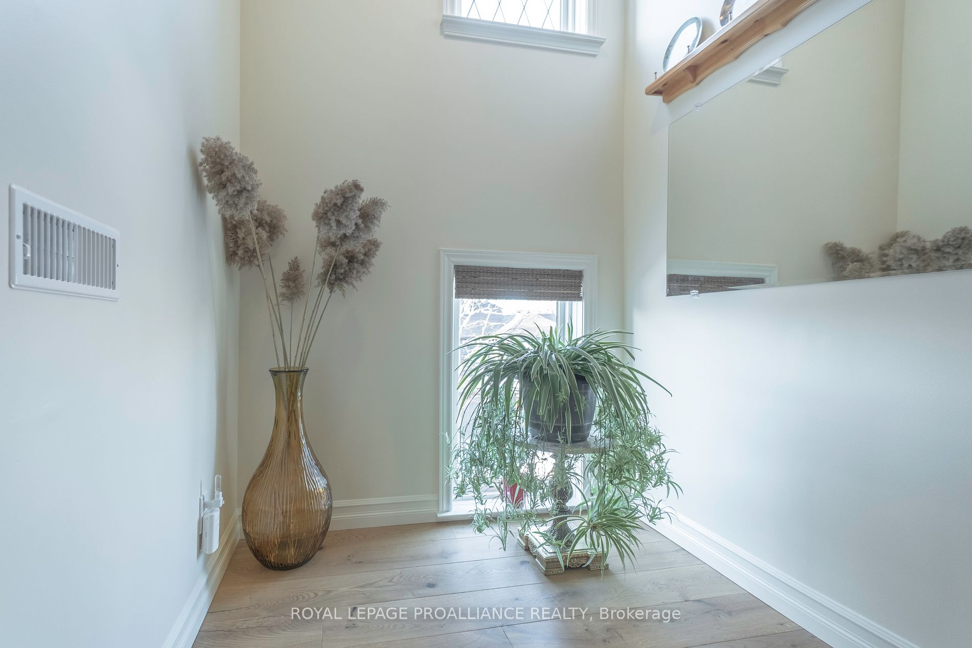 245 Elgin St W, #411