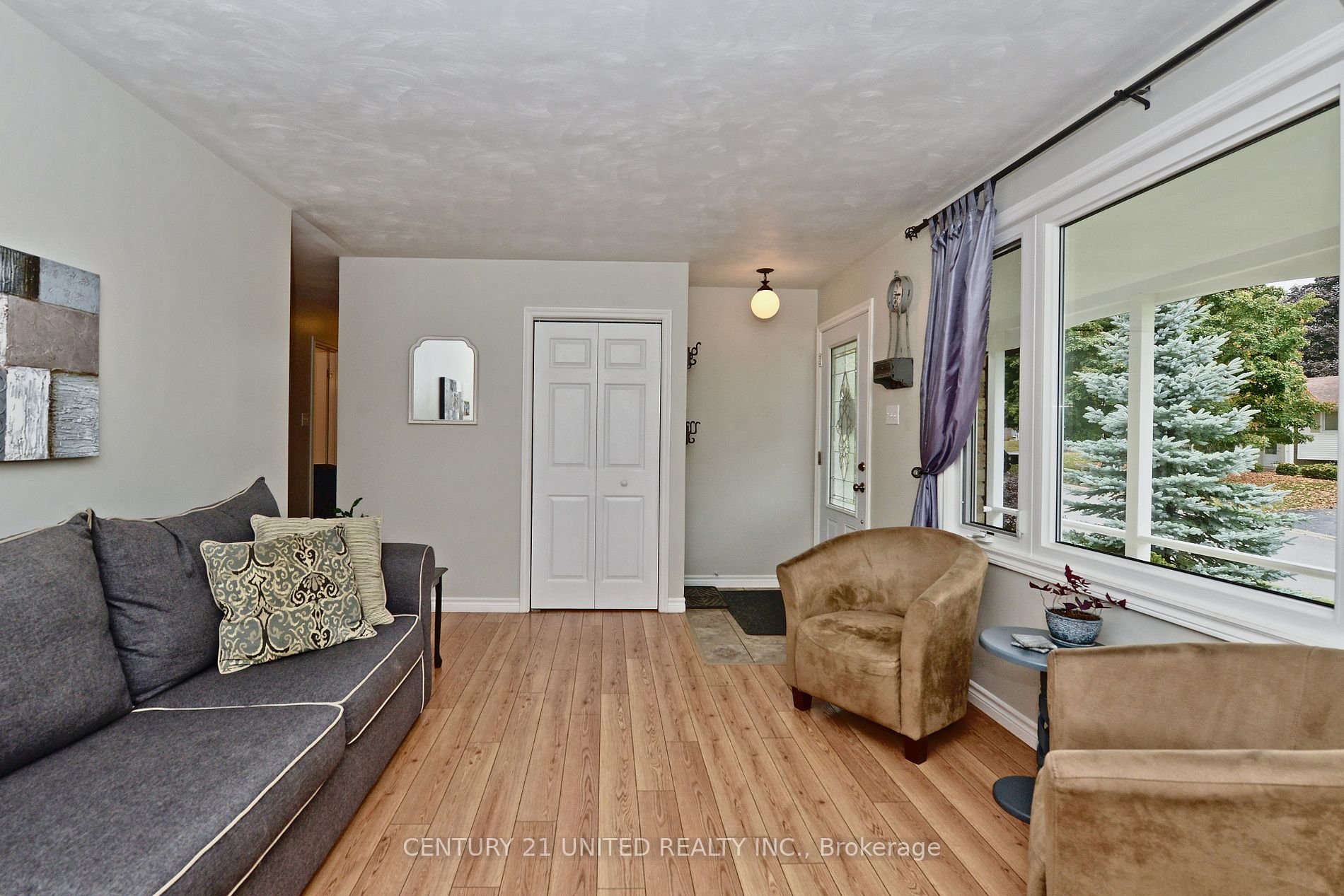 1533 Redwood Drive