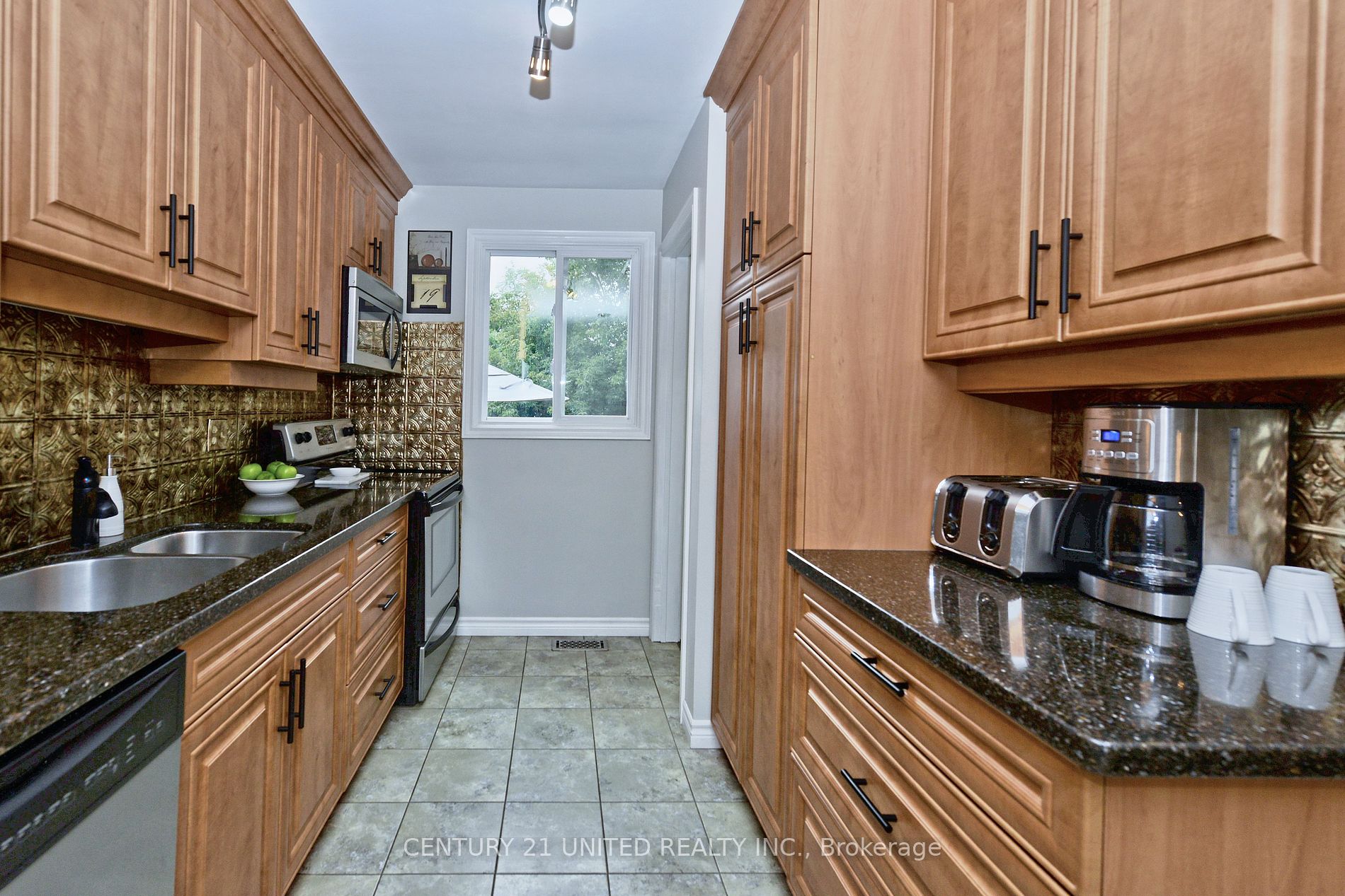 1533 Redwood Drive