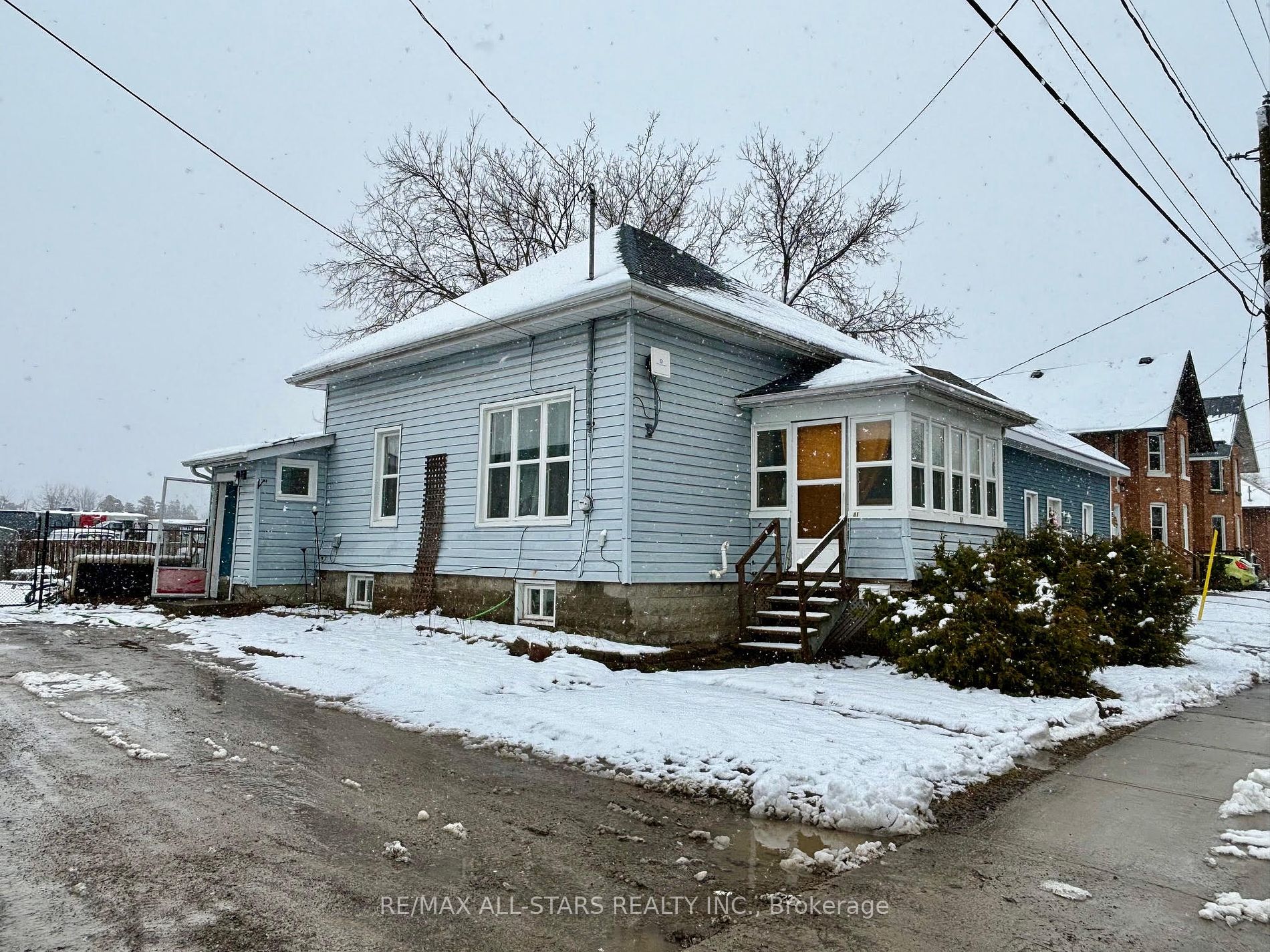 81 Durham Street W