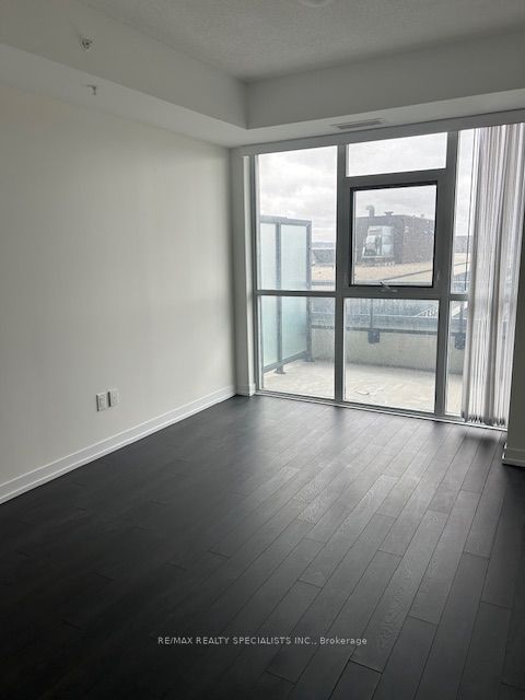 550 North Service Rd, #1003