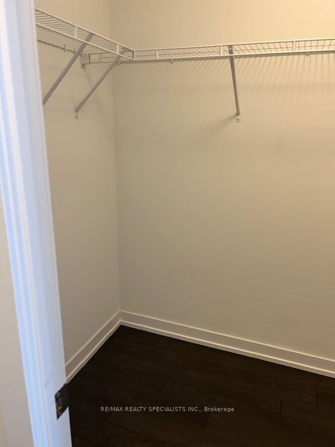 550 North Service Rd, #1003