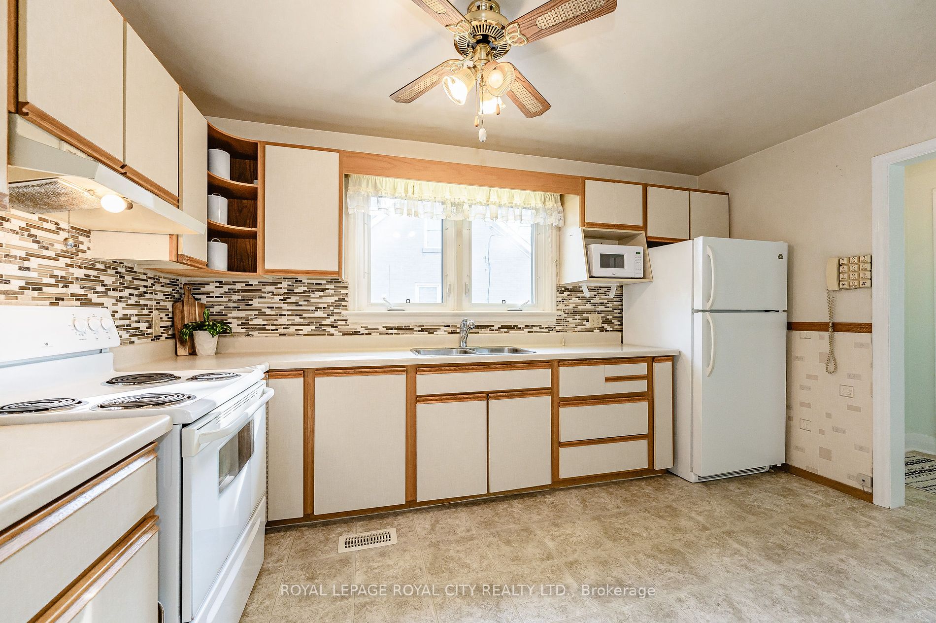 27 Vancouver Dr