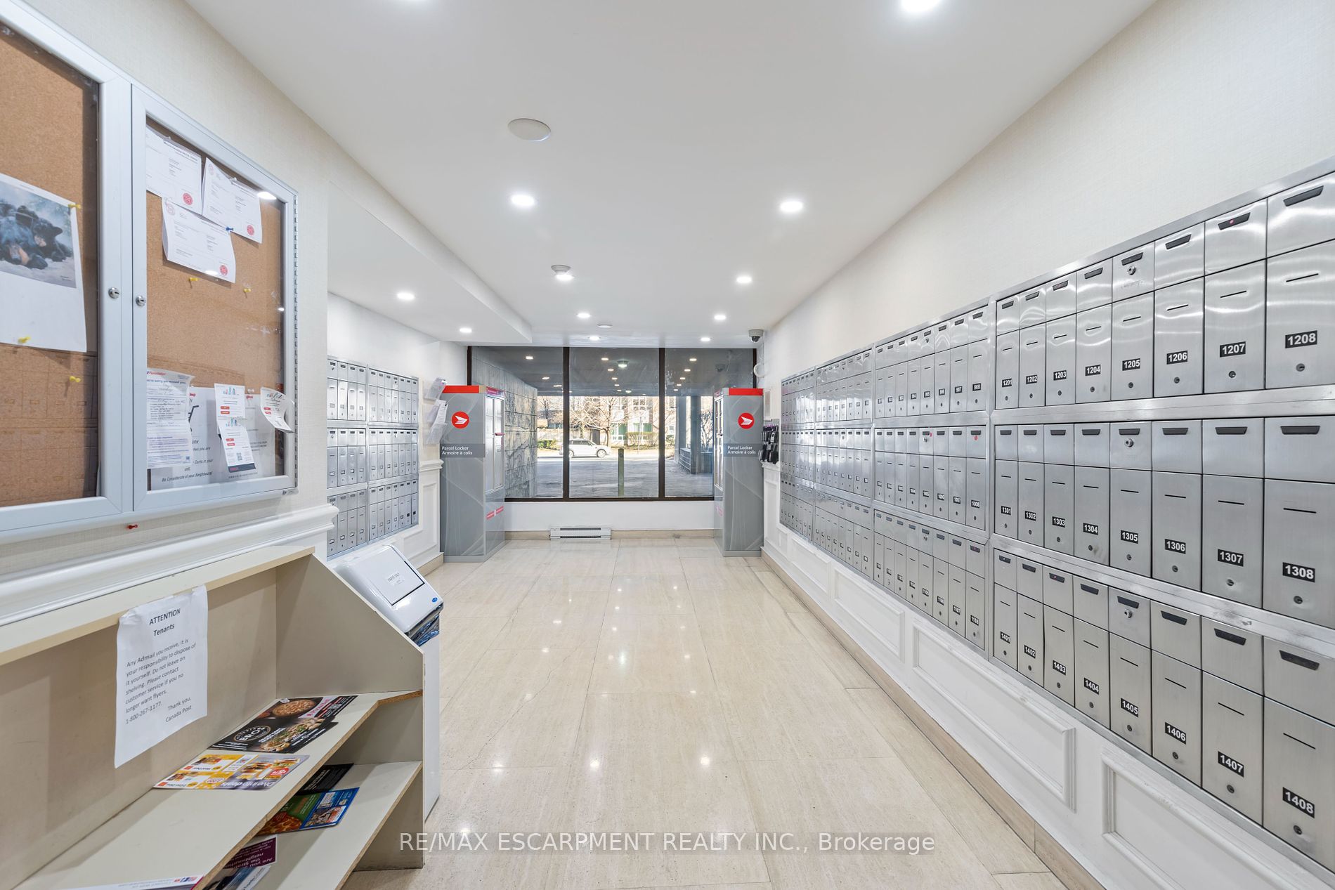 75 Queen St N, #603
