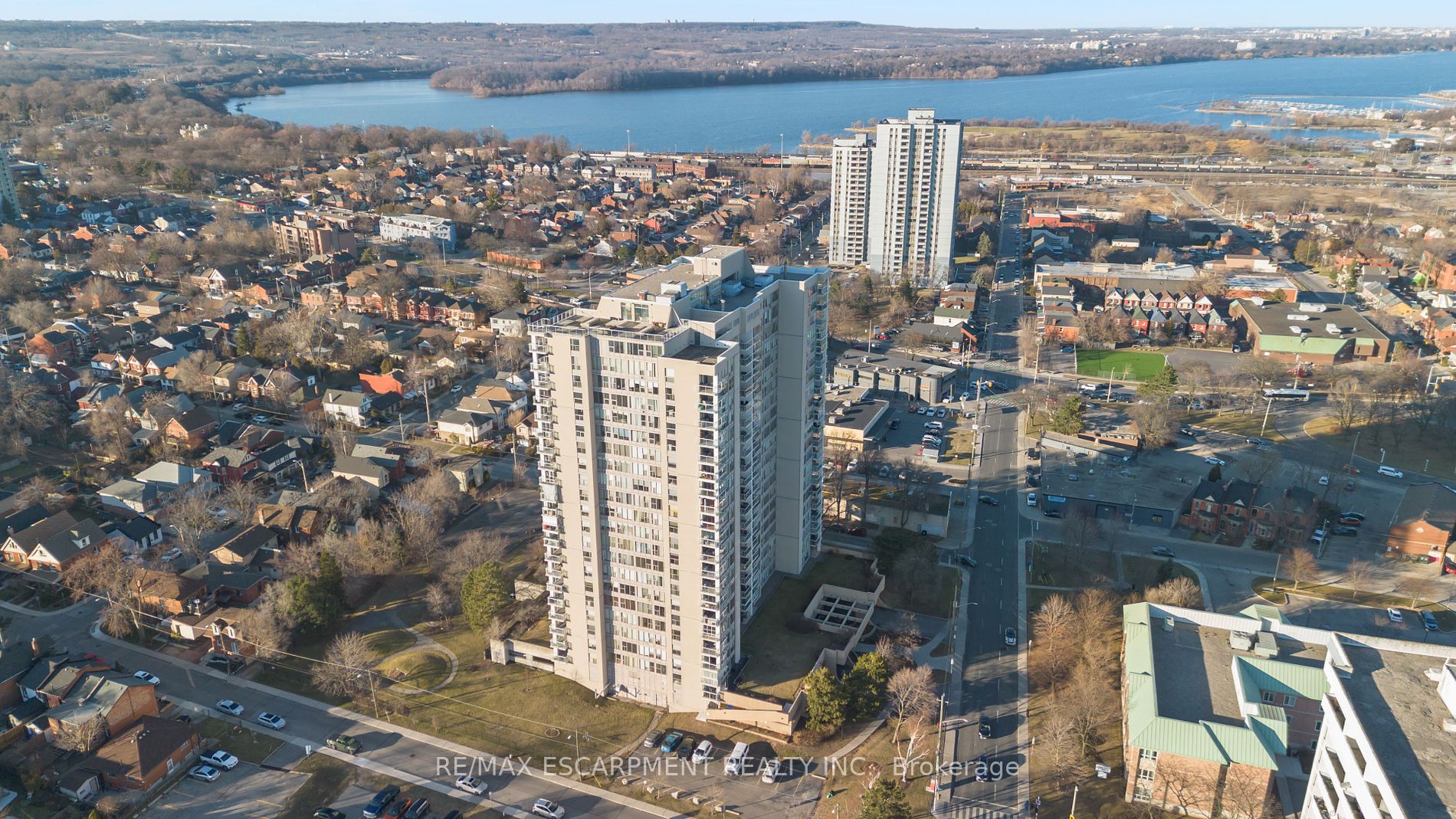 75 Queen St N, #603