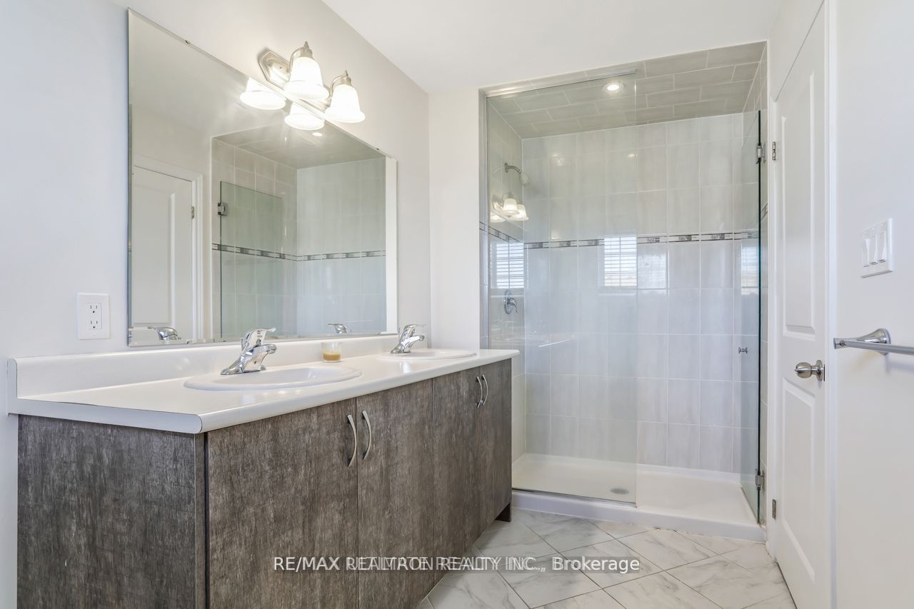 114 Rothwell Gdns
