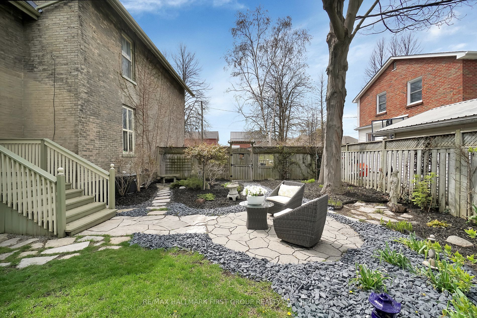 198 Bagot St