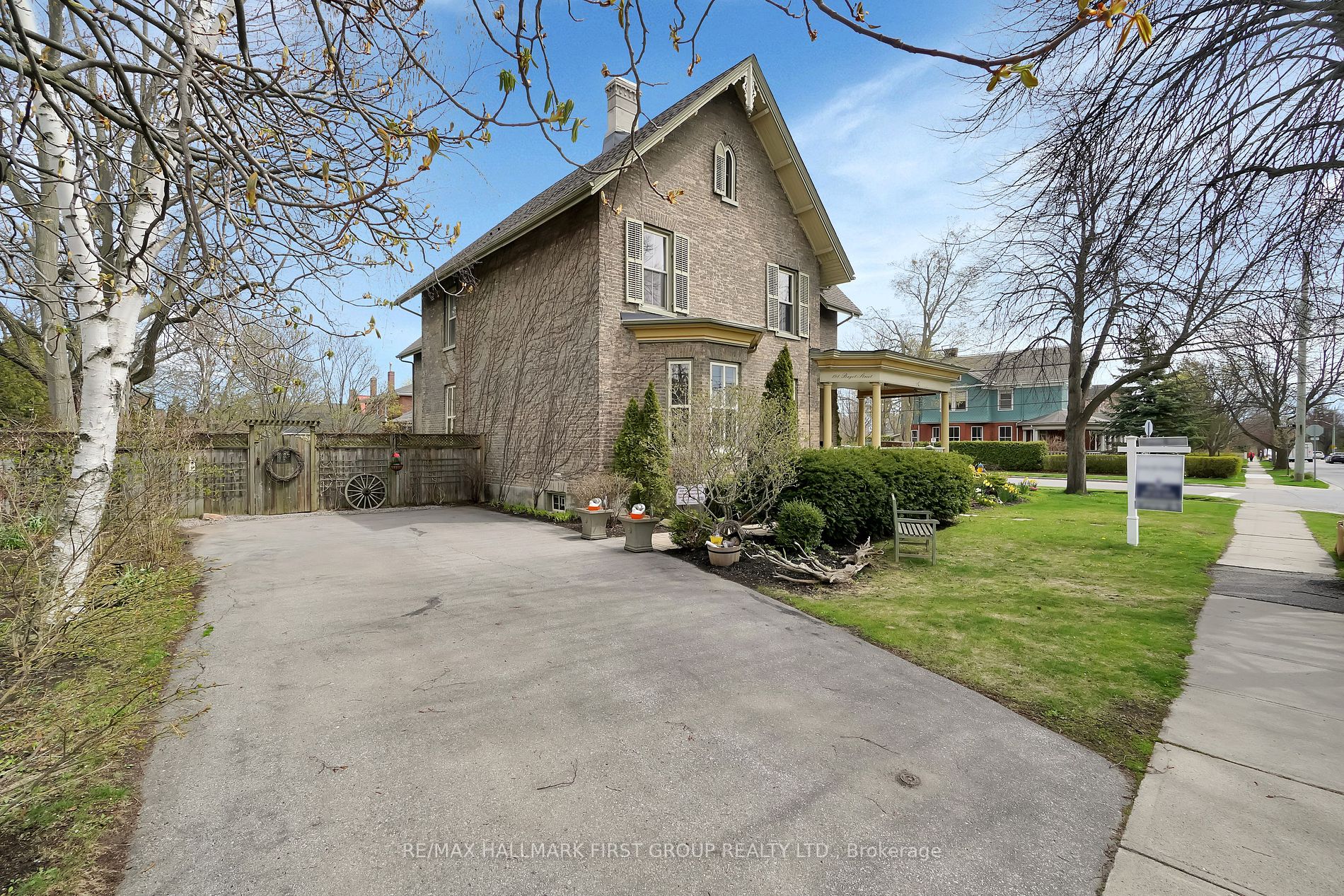 198 Bagot St