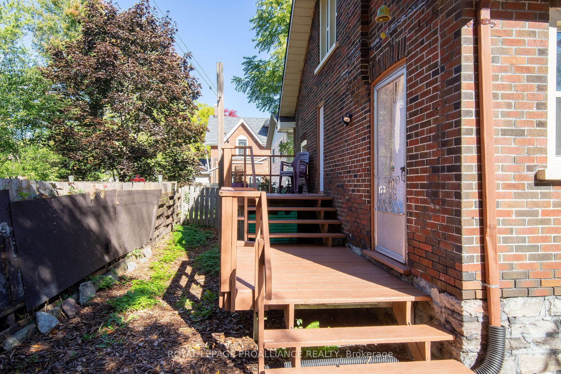 8 Dunbar Street