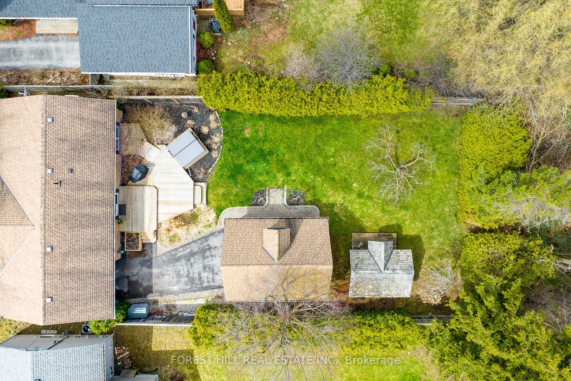 32 Napier Street E