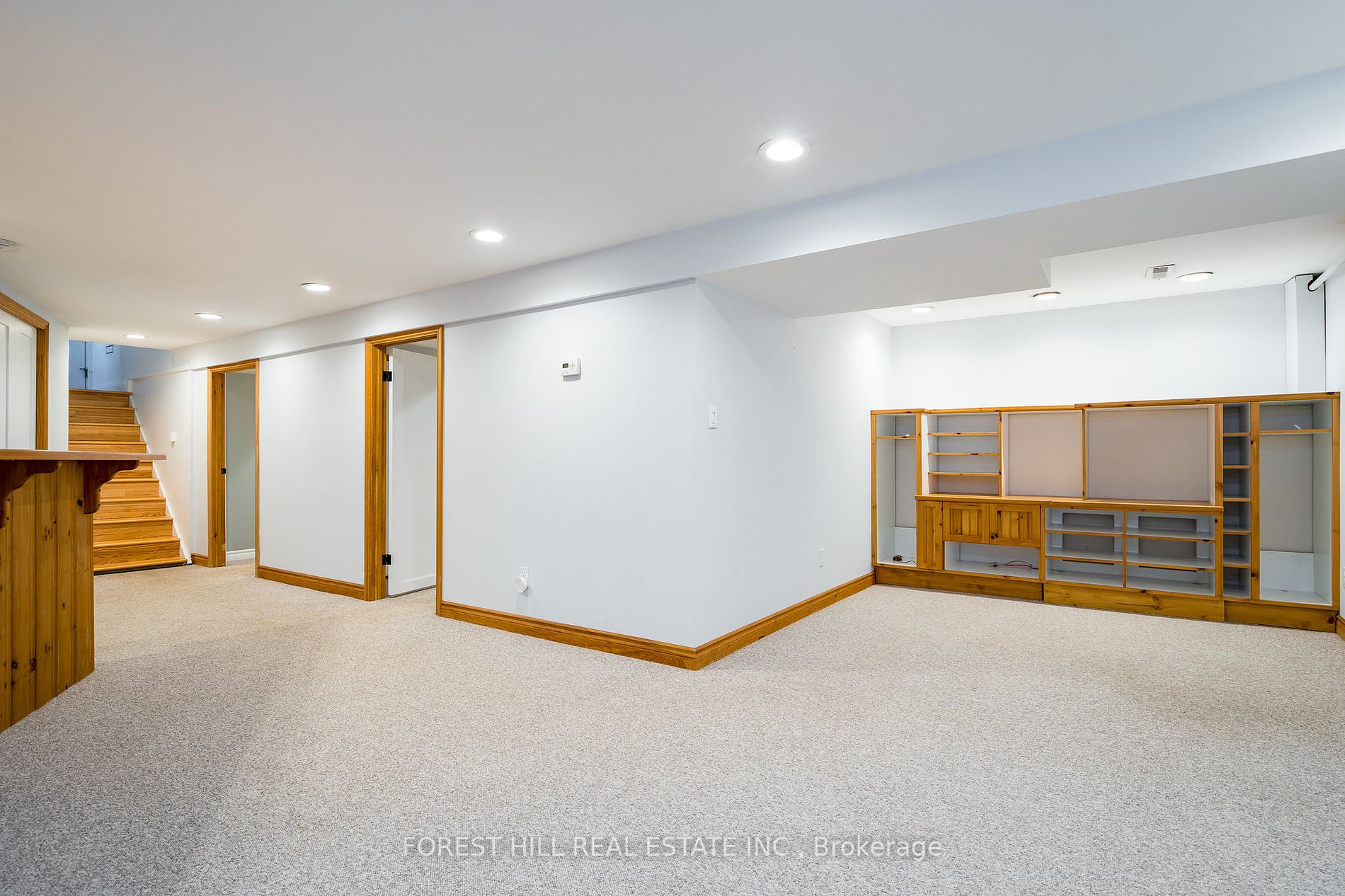 32 Napier Street E