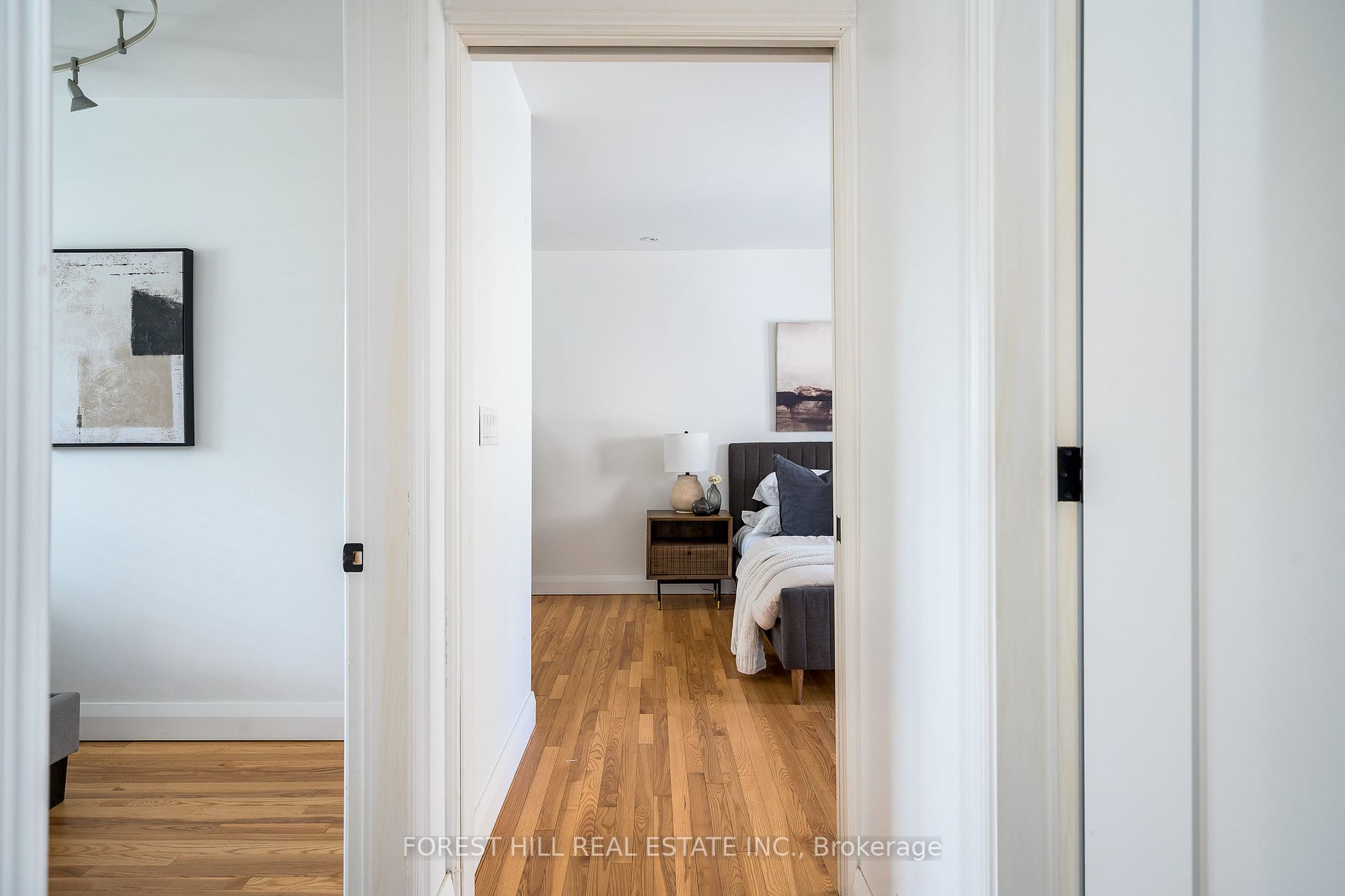 32 Napier Street E