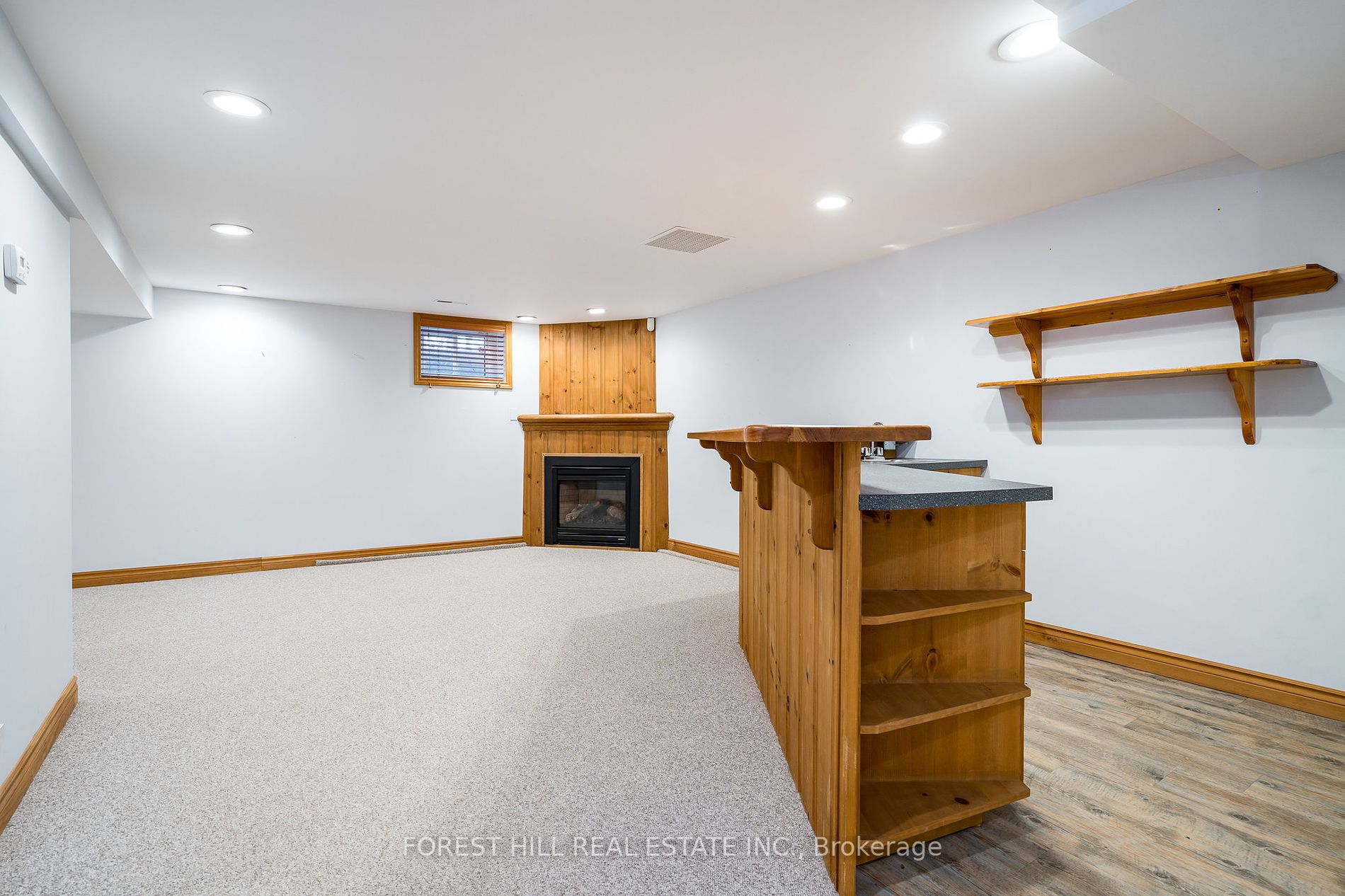32 Napier Street E