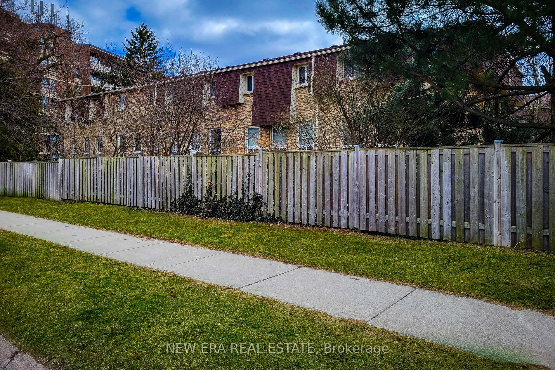 27 Melanie Cres, #27