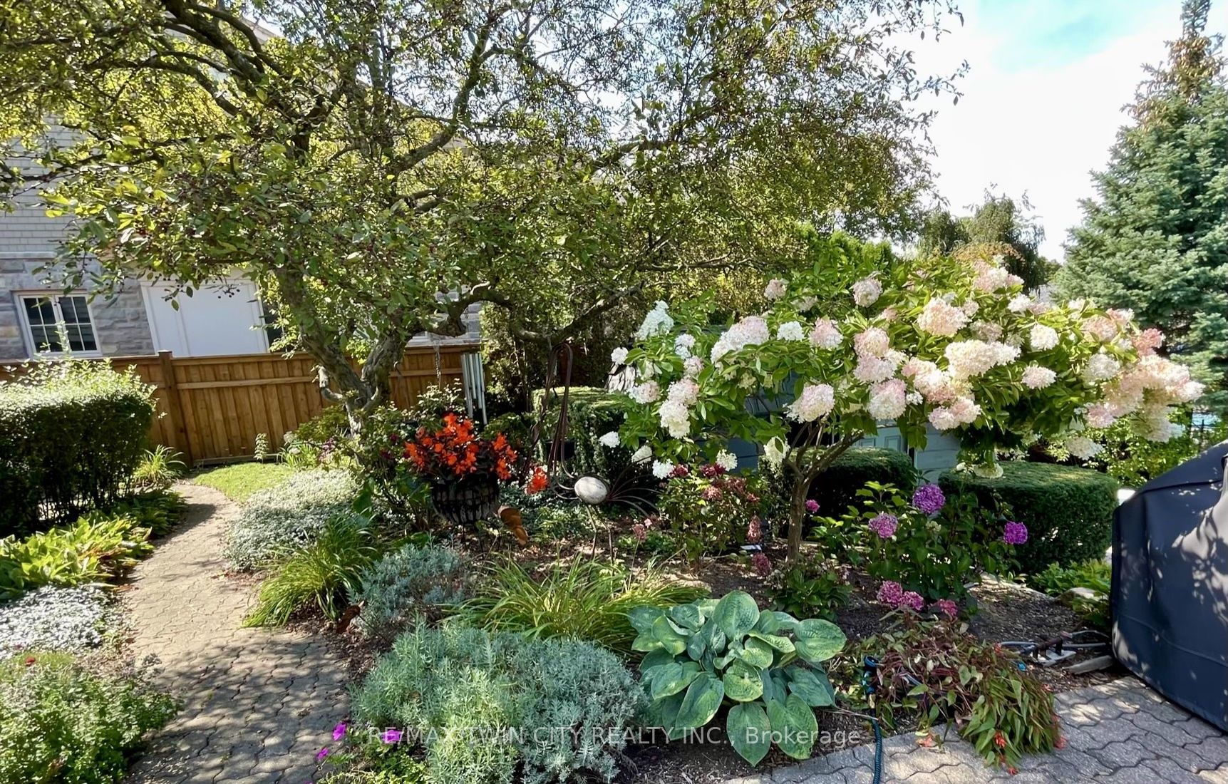 34 HUNTLEY Crescent