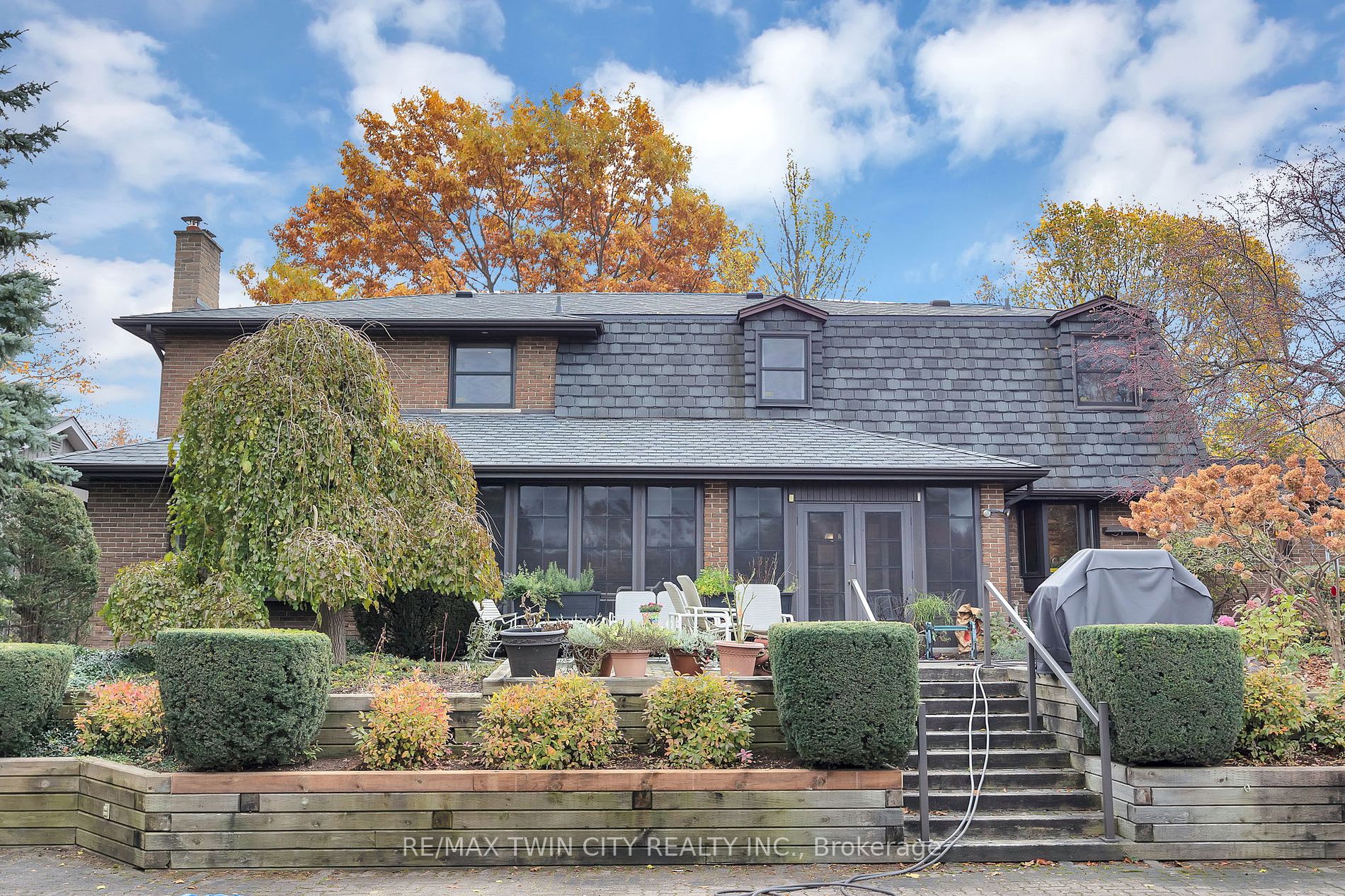 34 HUNTLEY Crescent