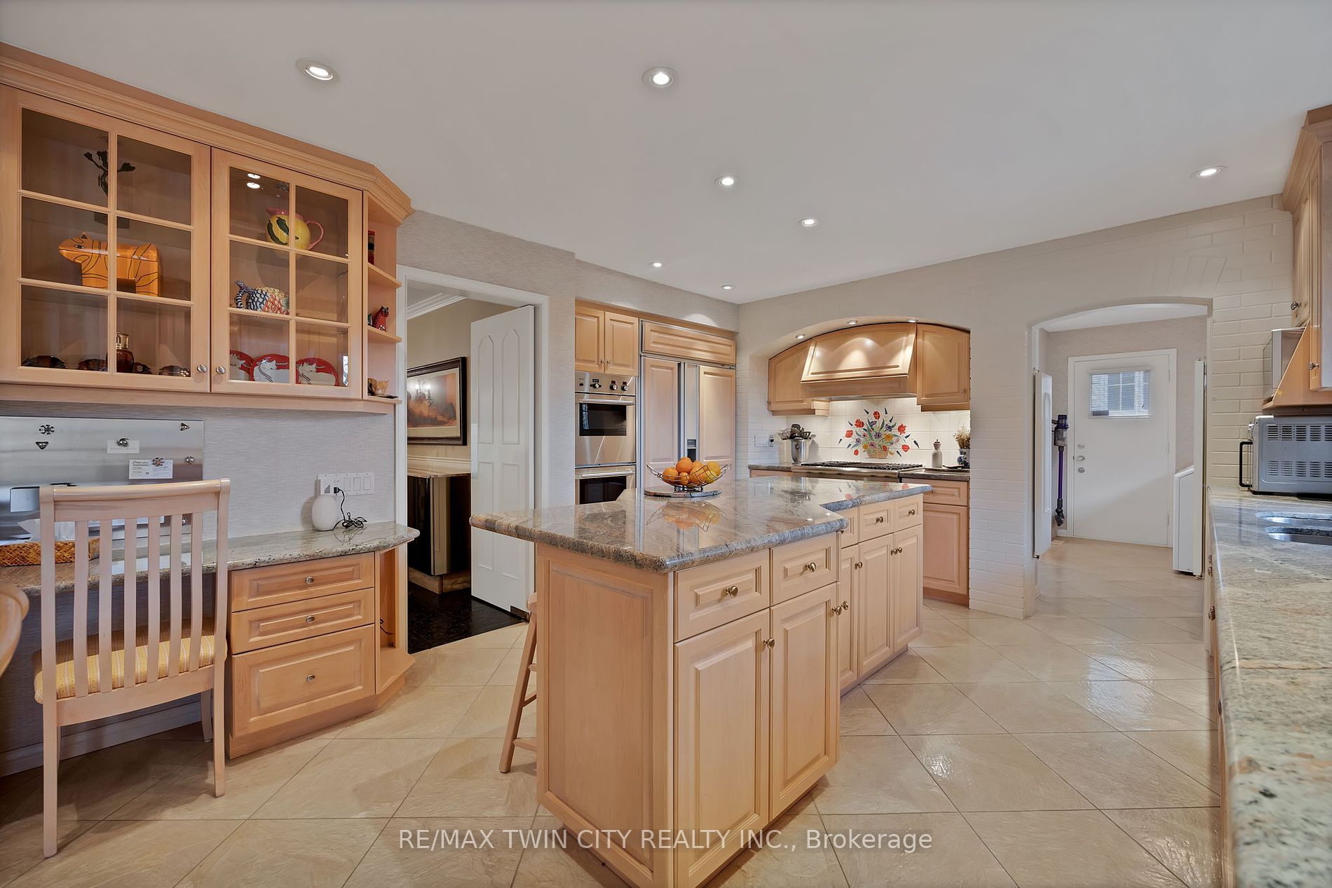 34 HUNTLEY Crescent