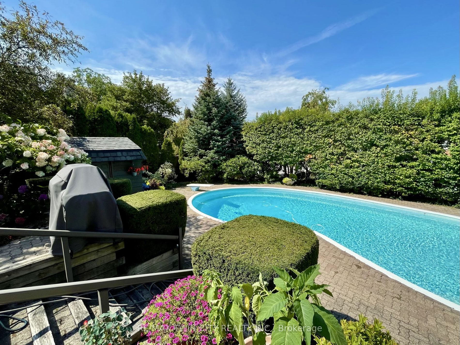 34 HUNTLEY Crescent