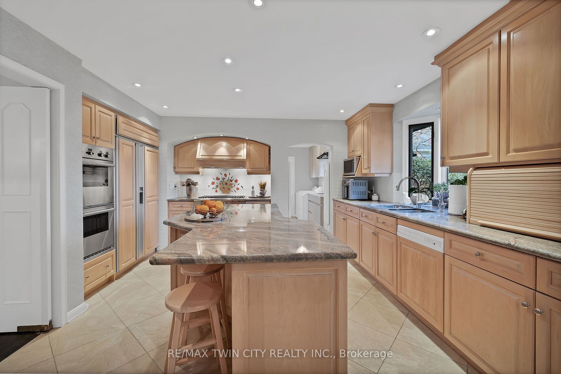 34 HUNTLEY Crescent