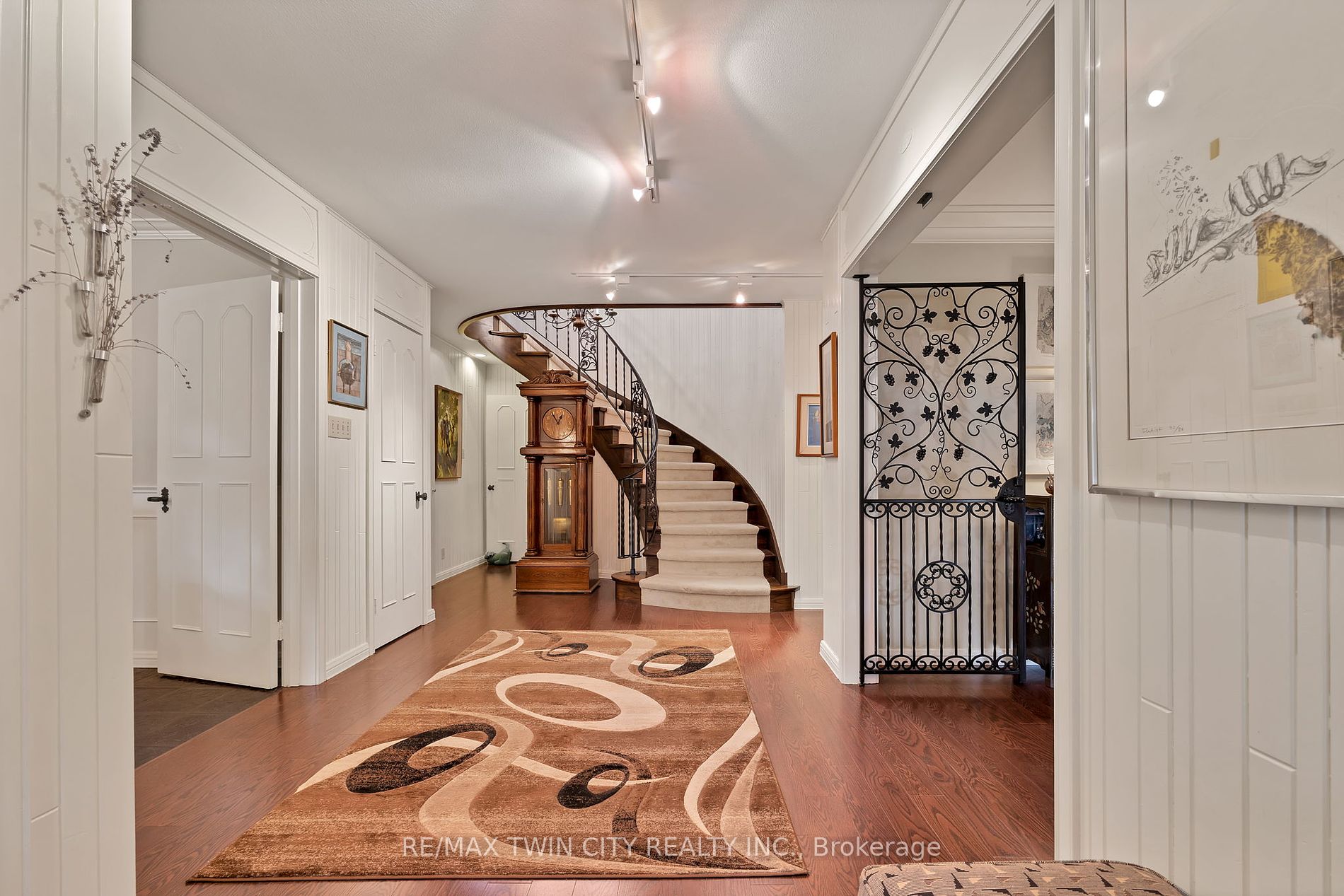 34 HUNTLEY Crescent