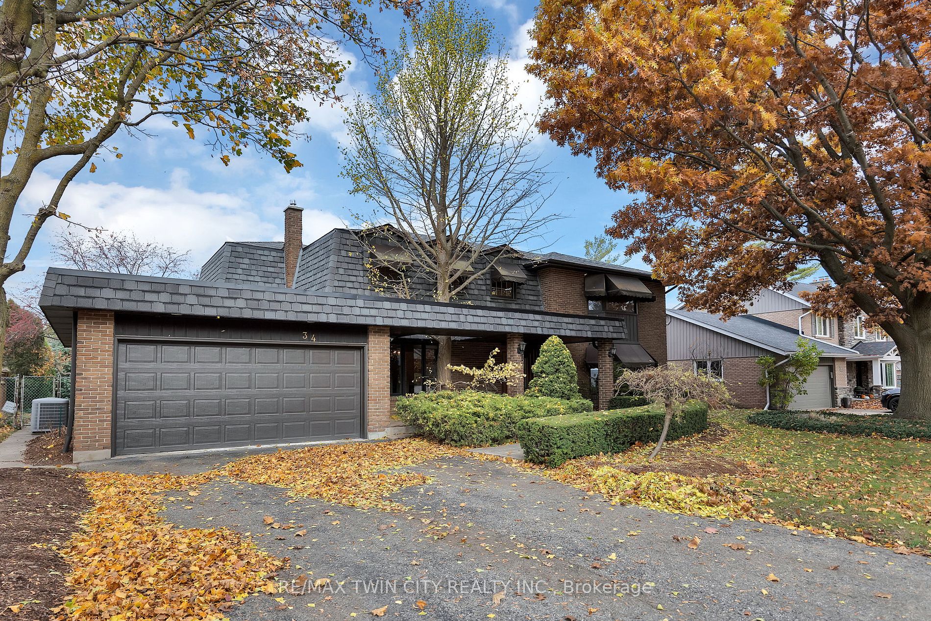 34 HUNTLEY Crescent