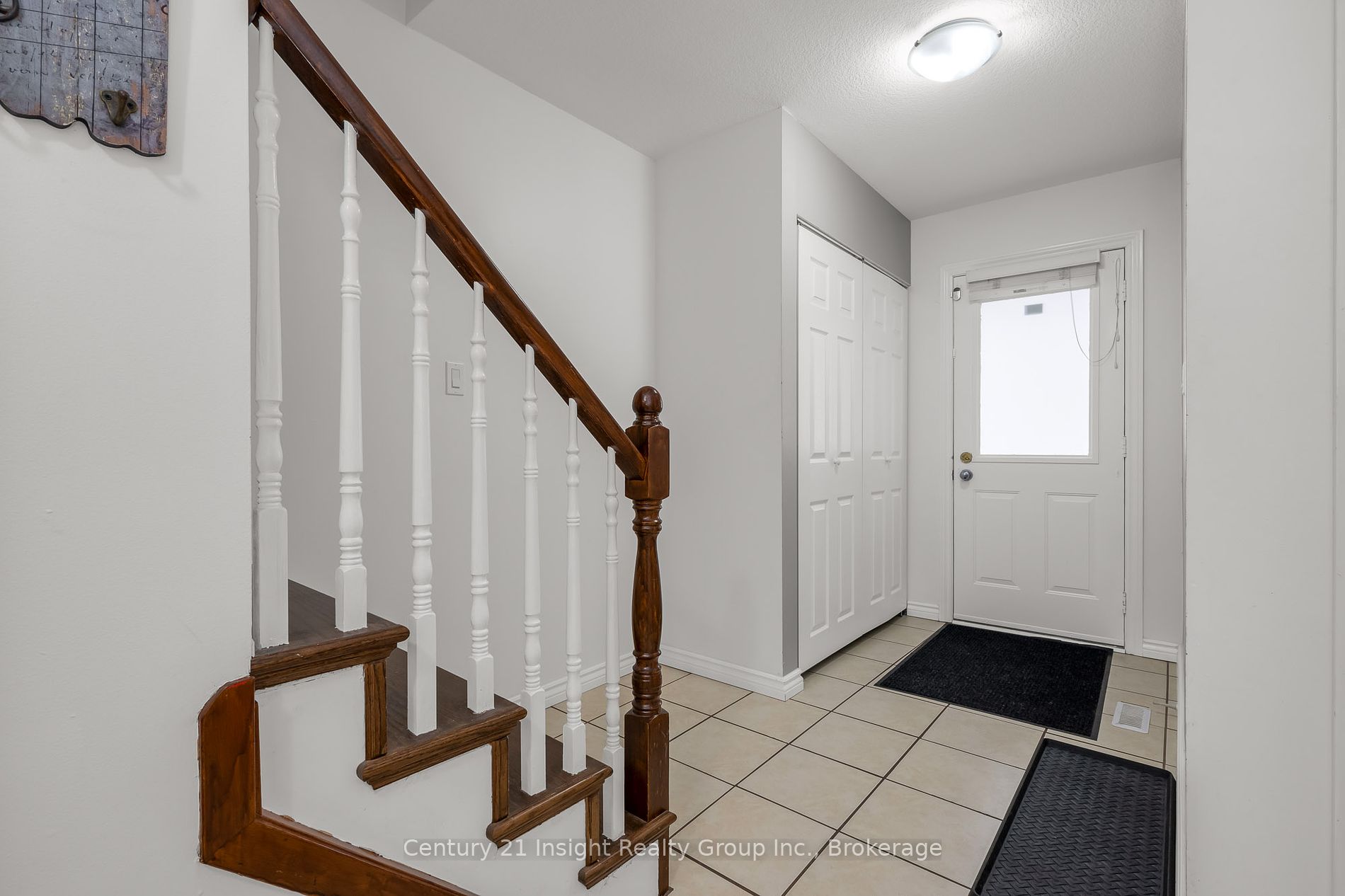 283 Macintosh Dr