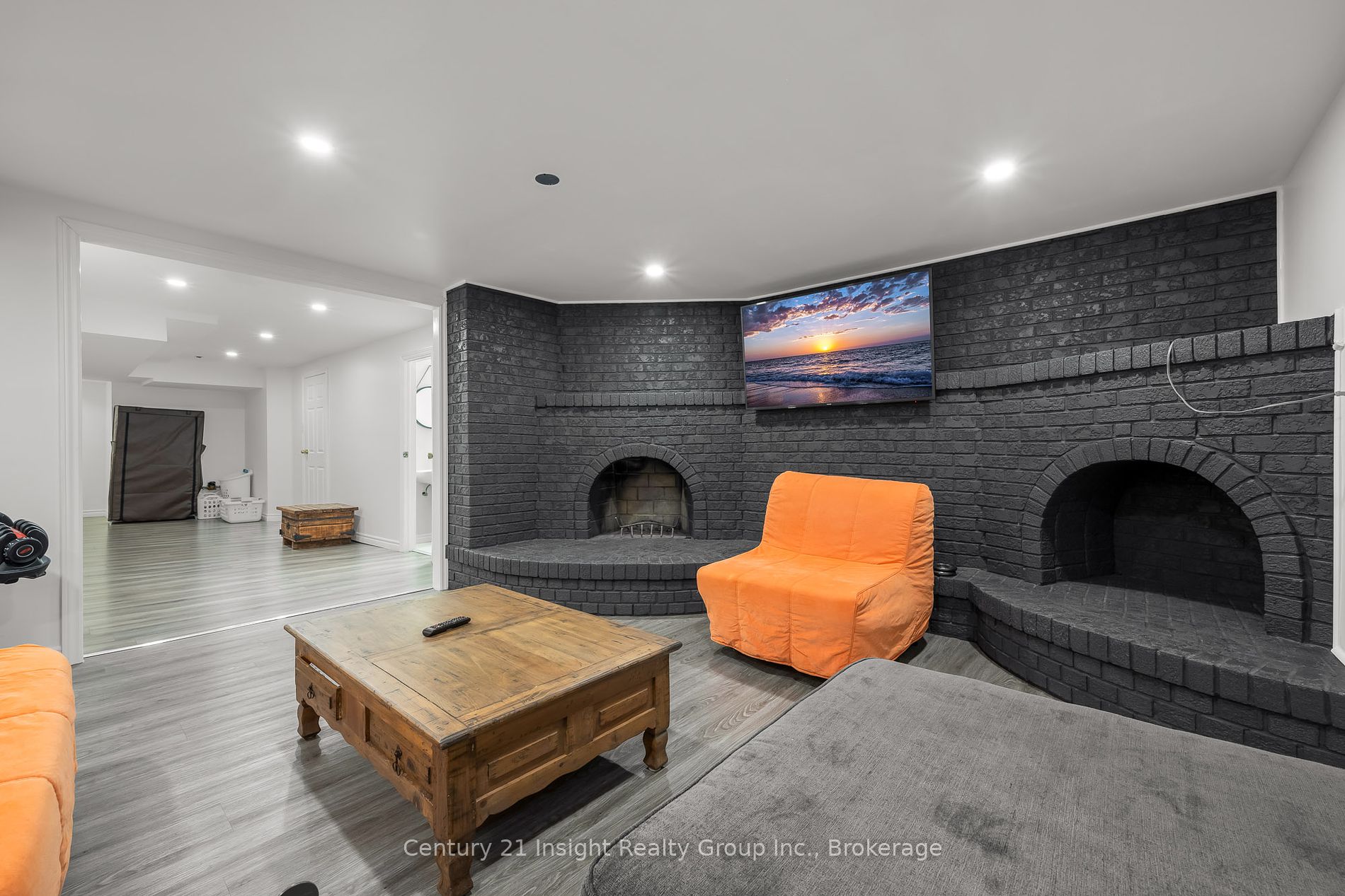 283 Macintosh Dr