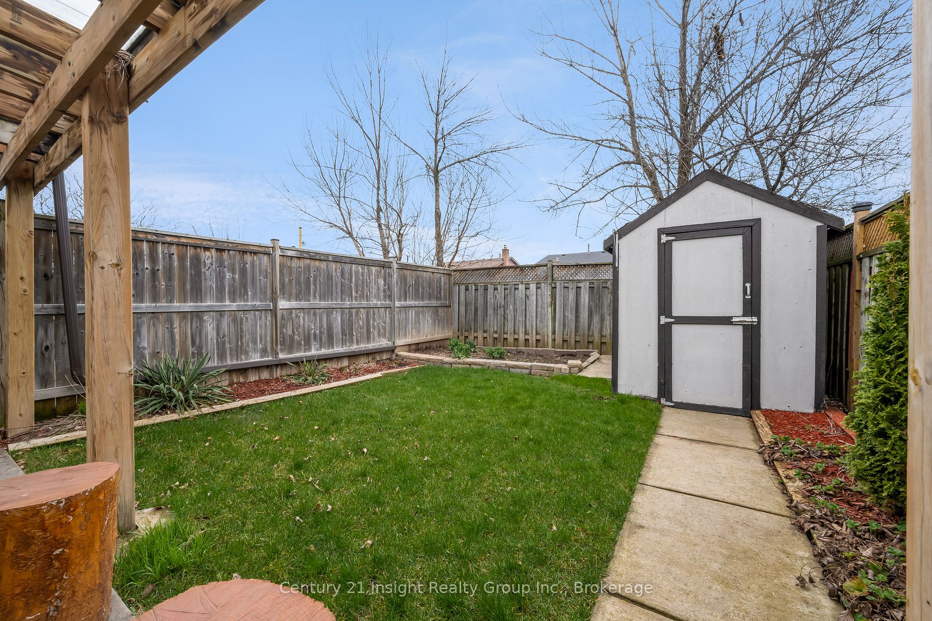 283 Macintosh Dr