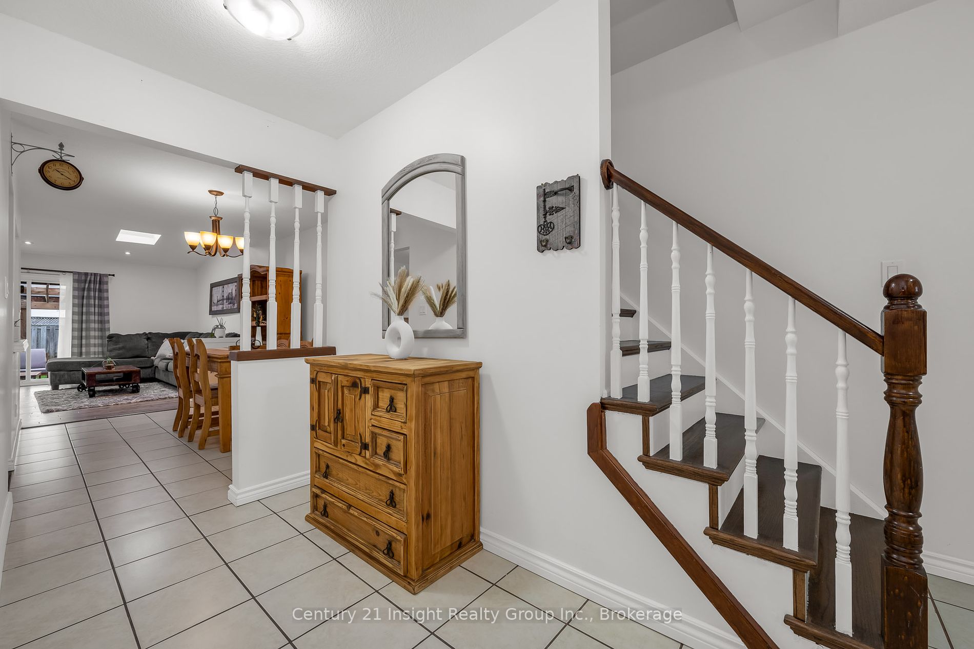 283 Macintosh Dr