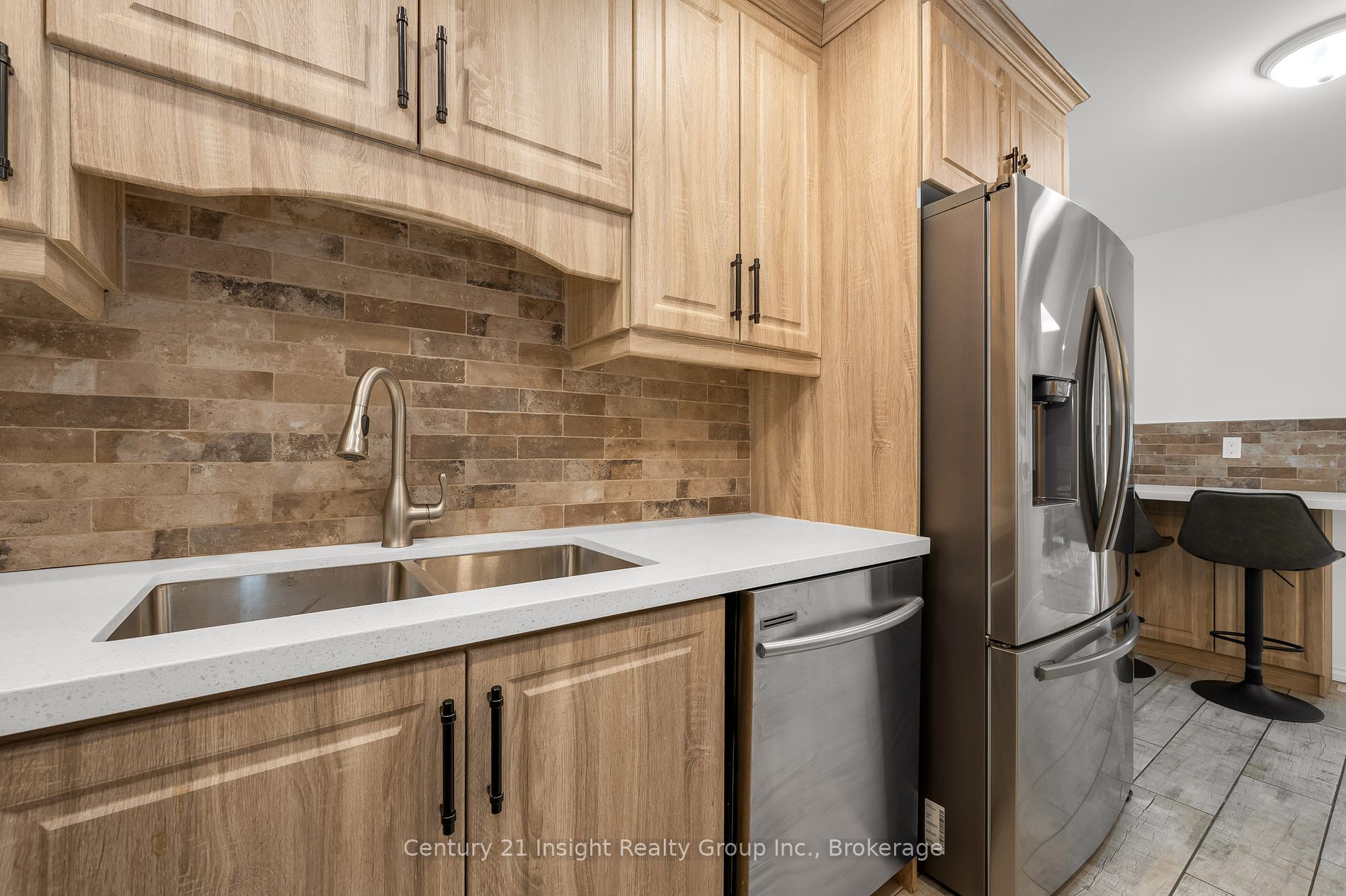 283 Macintosh Dr