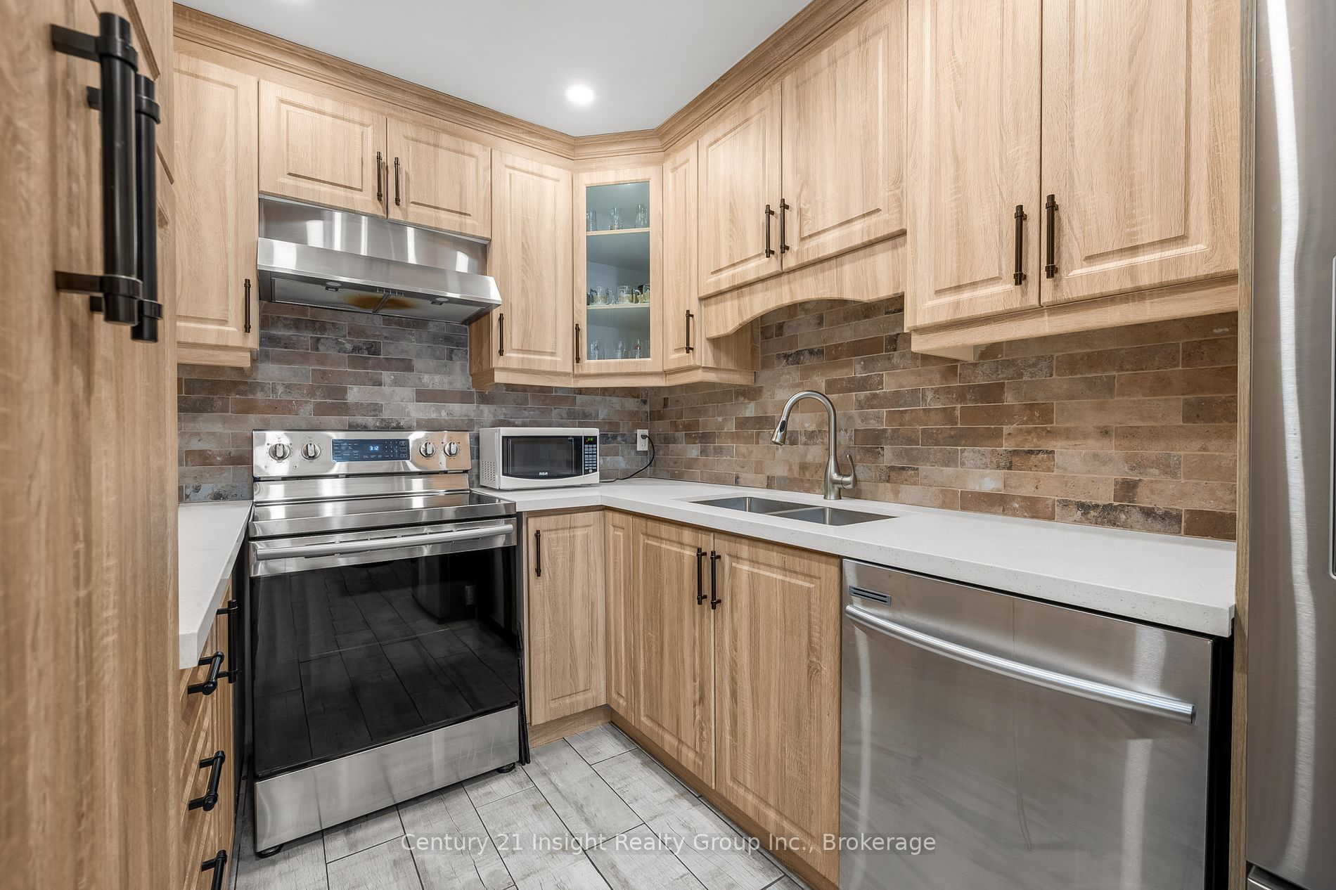 283 Macintosh Dr