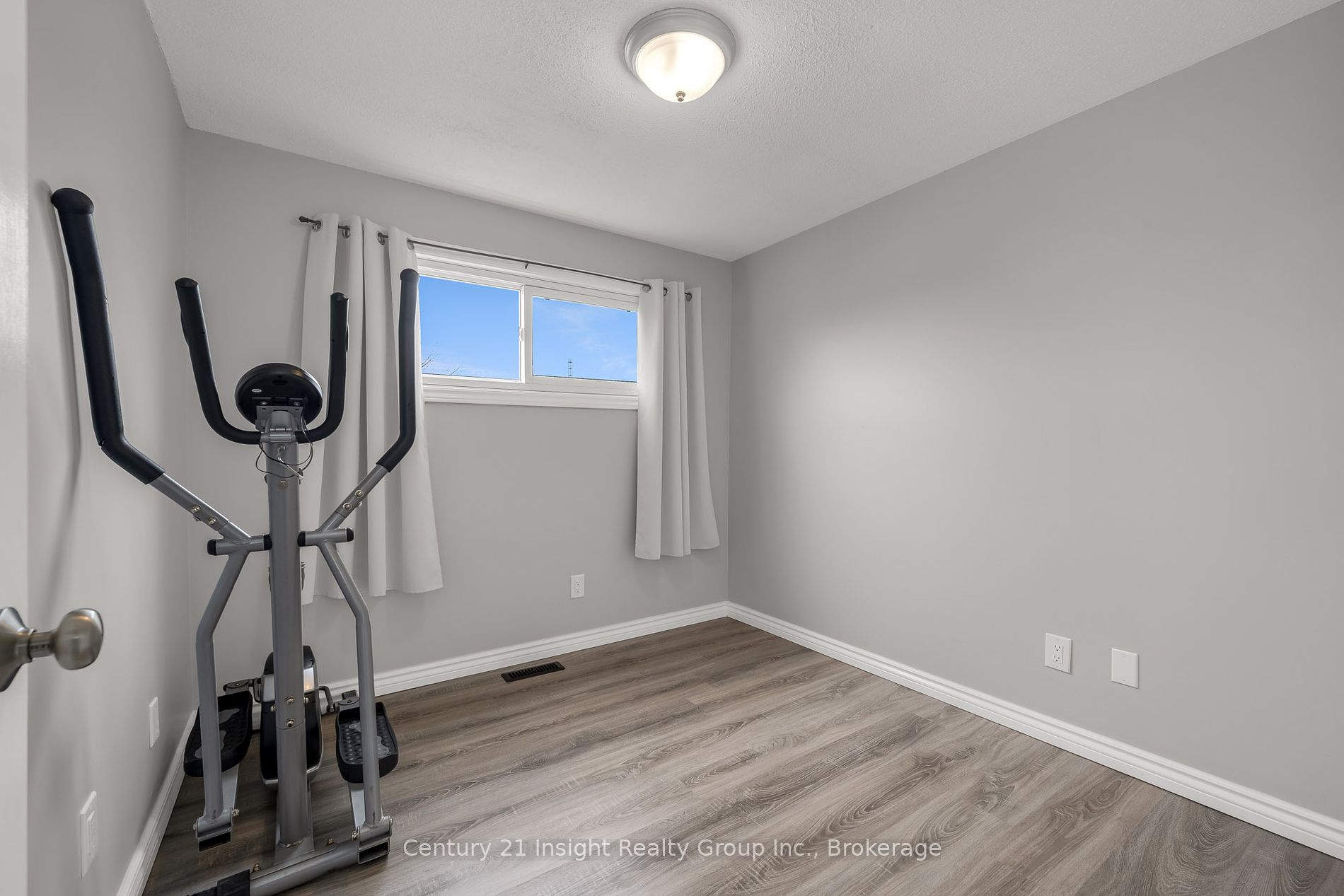 283 Macintosh Dr