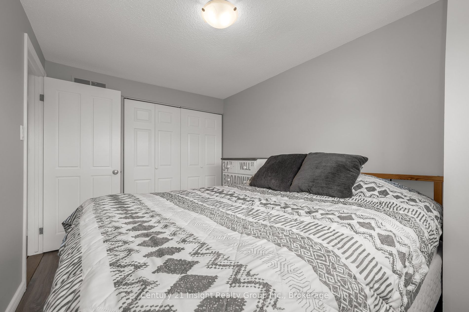 283 Macintosh Dr