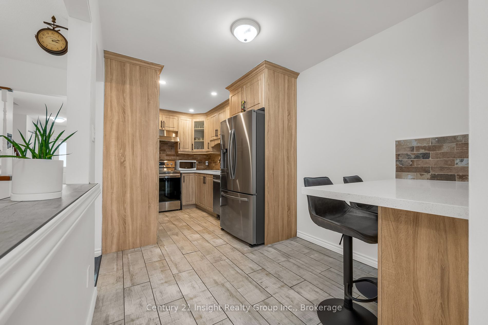 283 Macintosh Dr