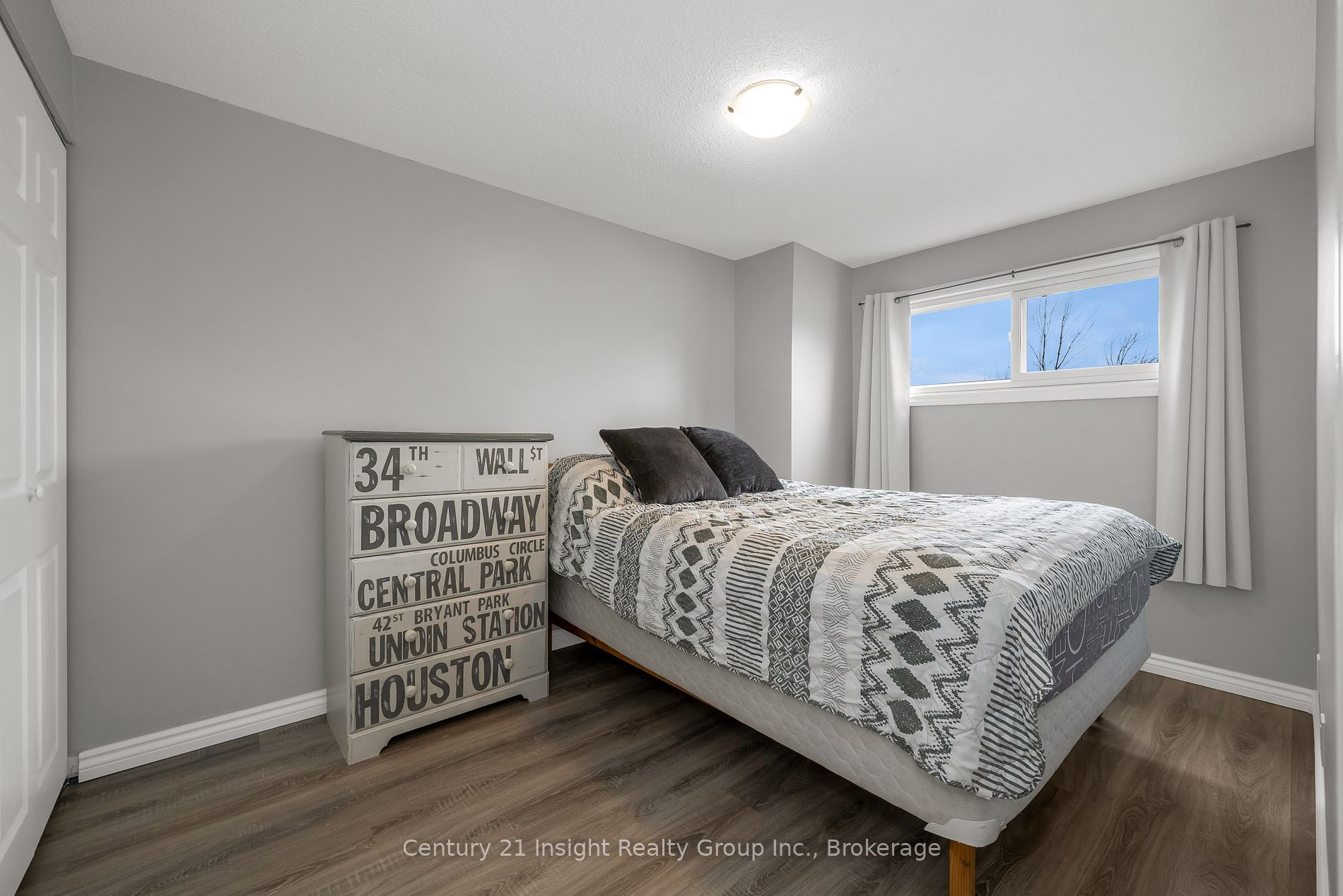 283 Macintosh Dr