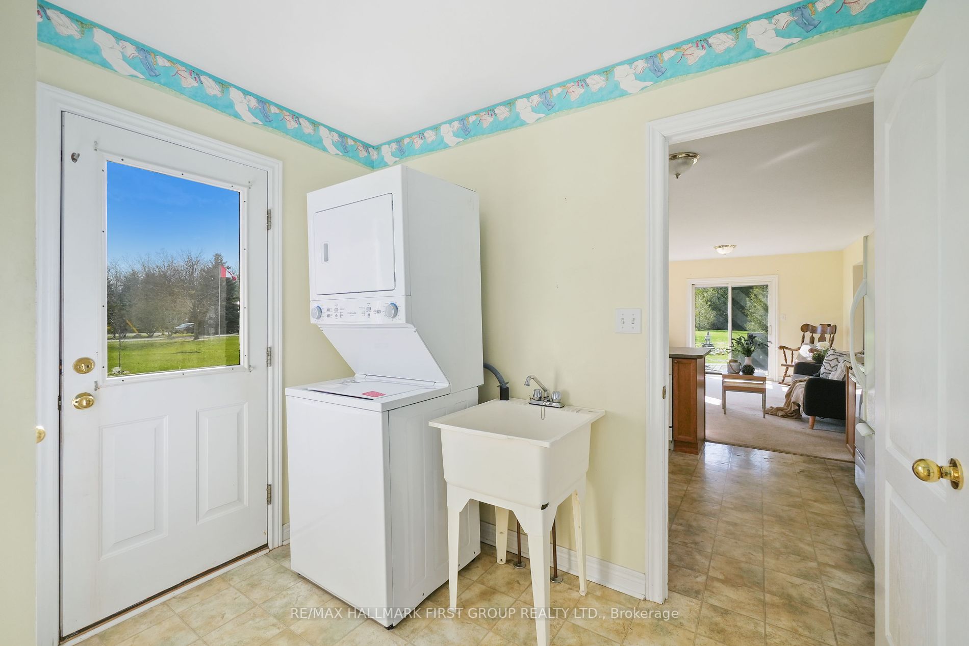 10 Ravine Dr