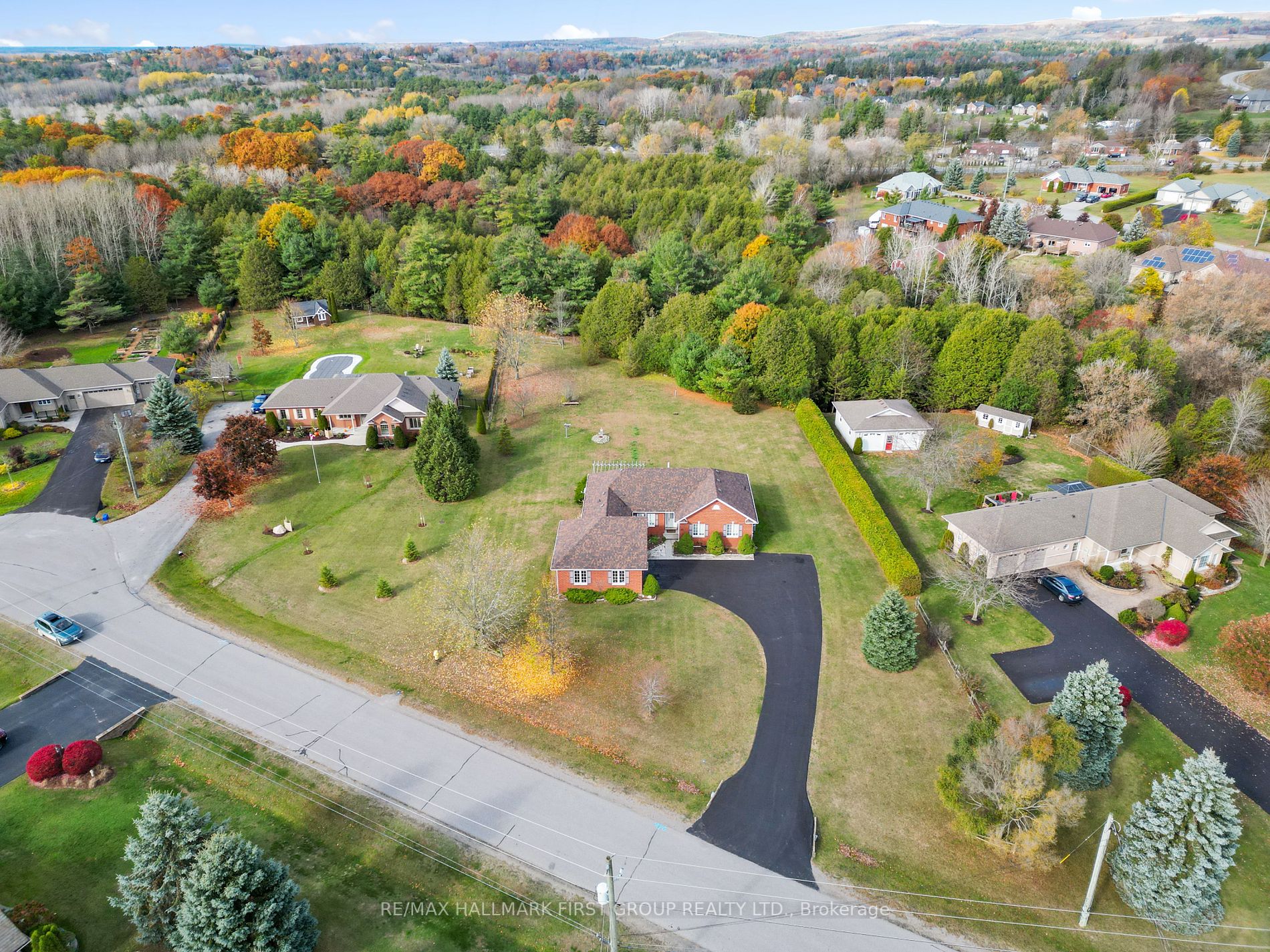 10 Ravine Dr