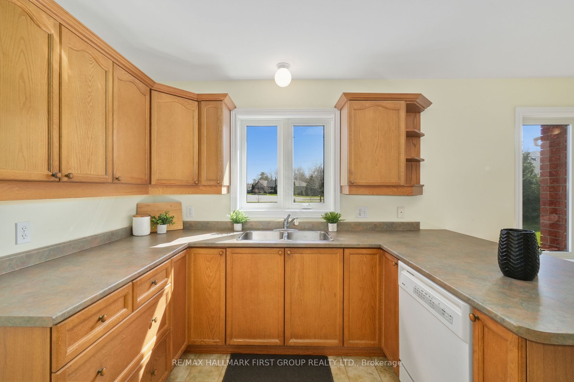 10 Ravine Dr