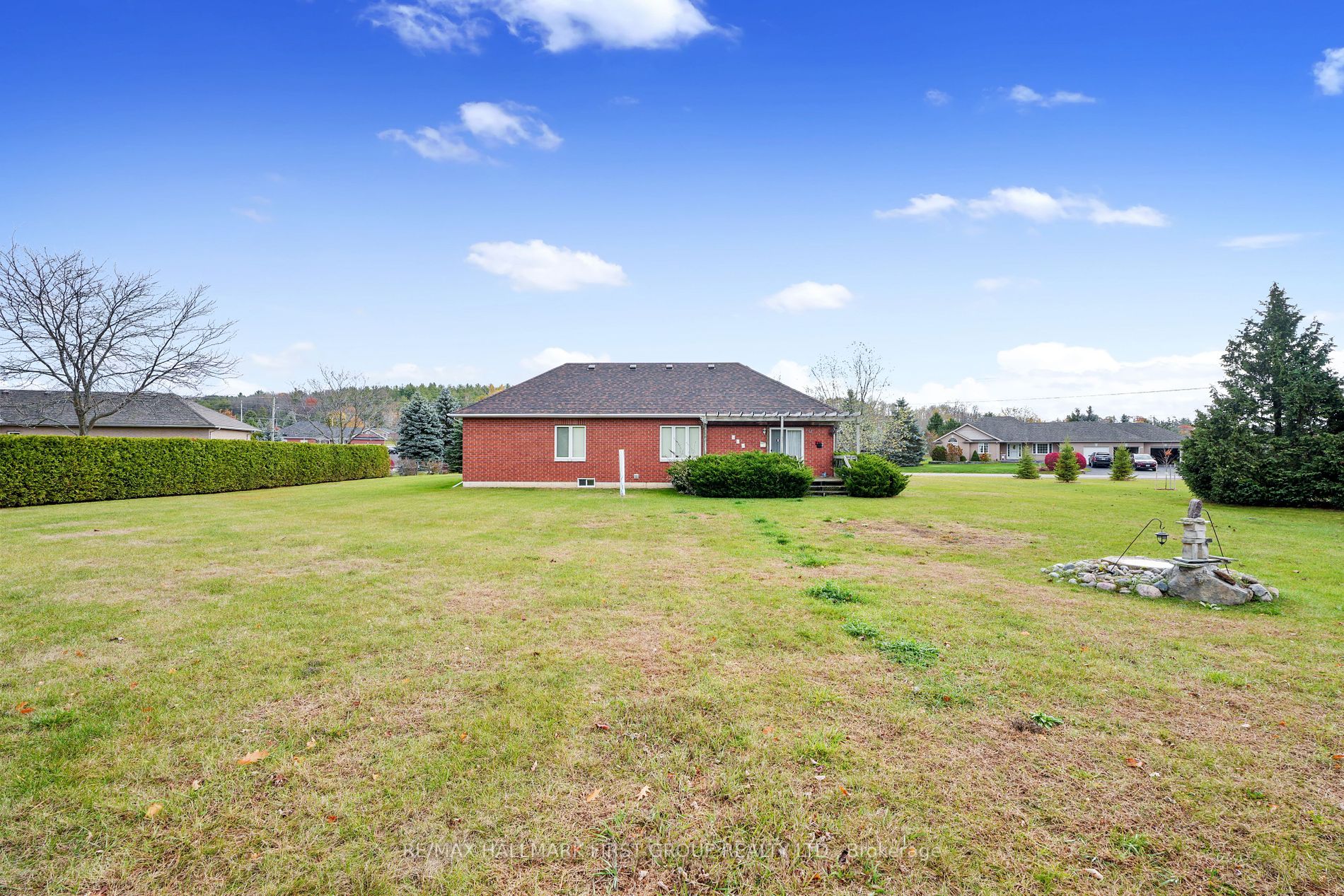 10 Ravine Dr