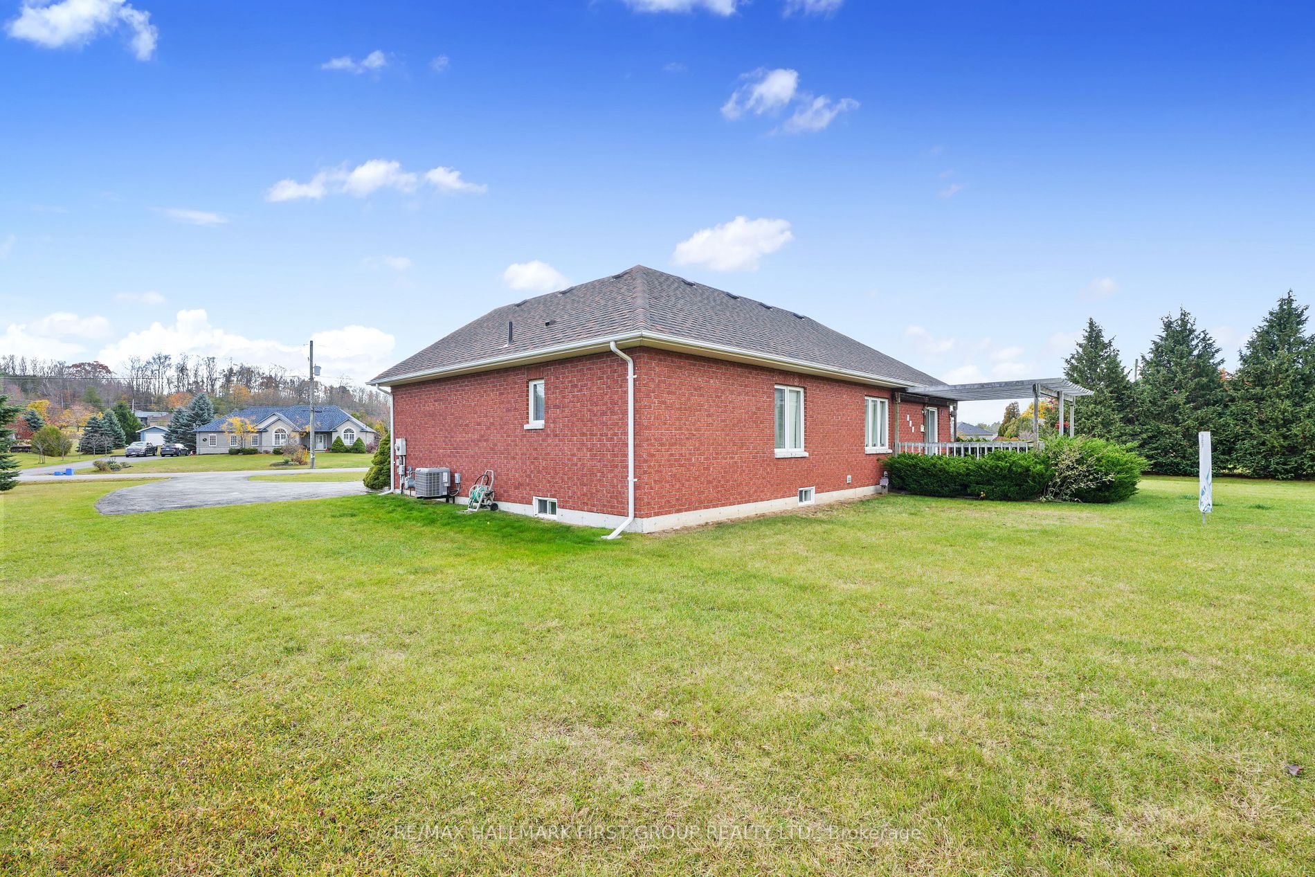 10 Ravine Dr