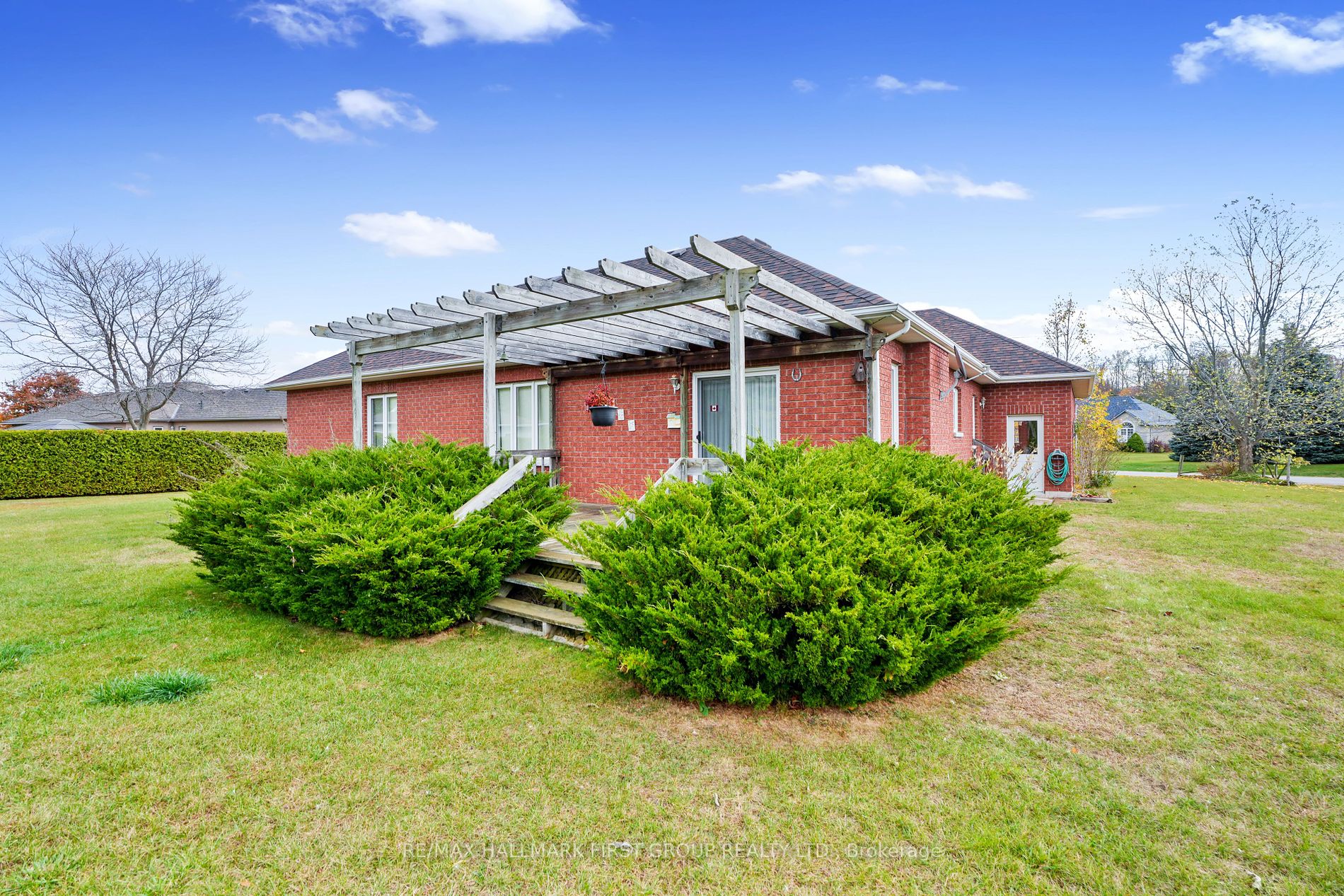 10 Ravine Dr