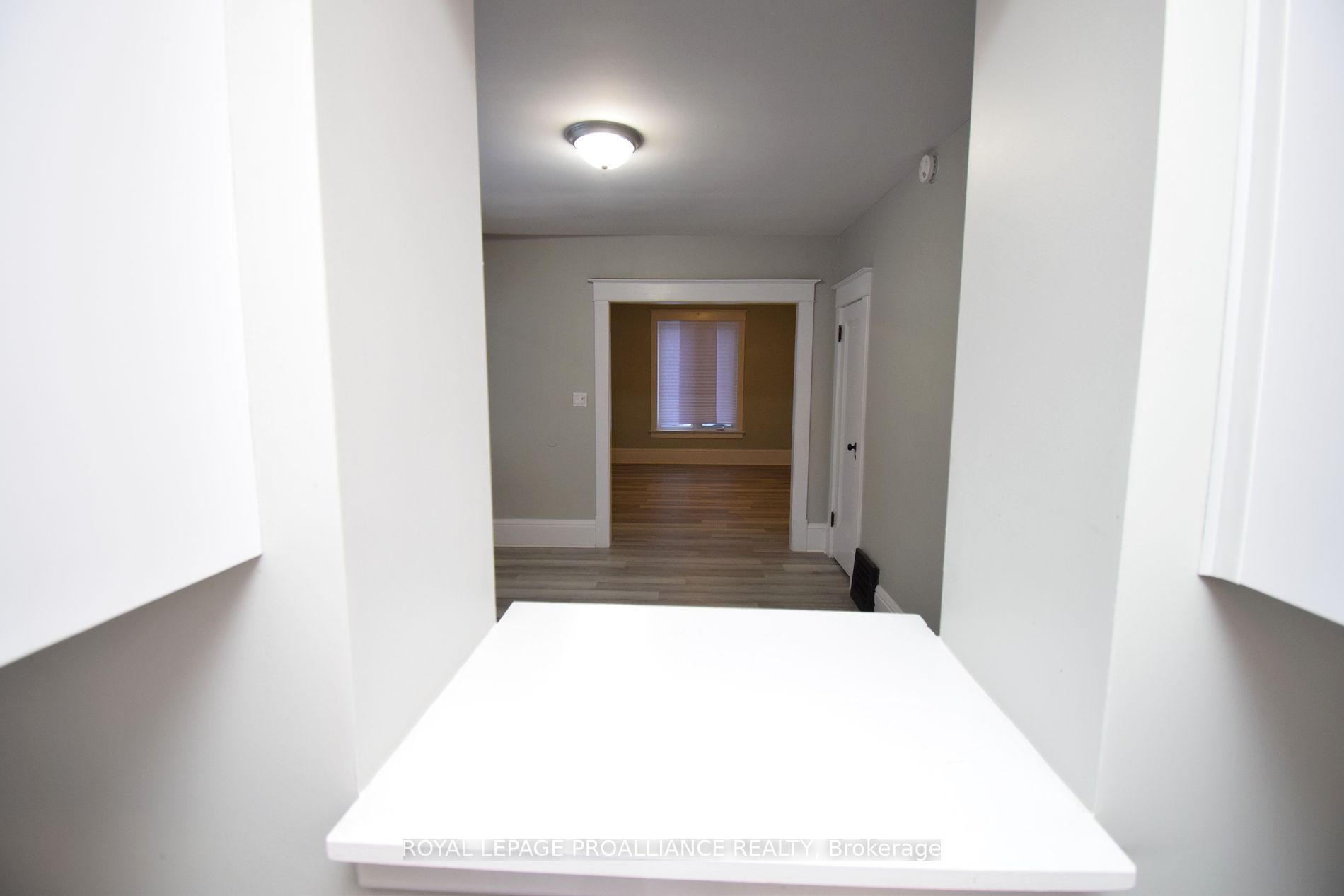 158 Dundas Street E