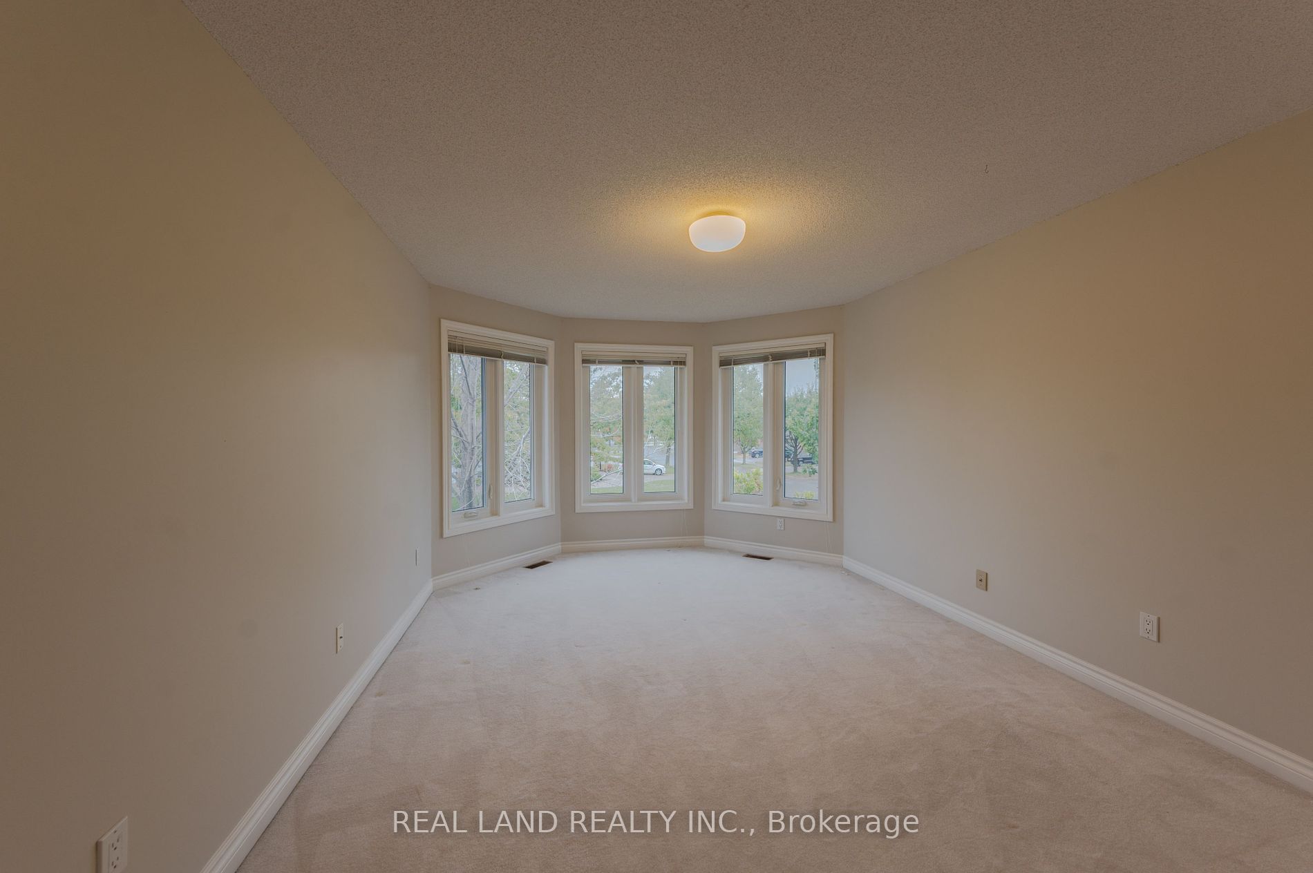 8042 Oakridge Drive