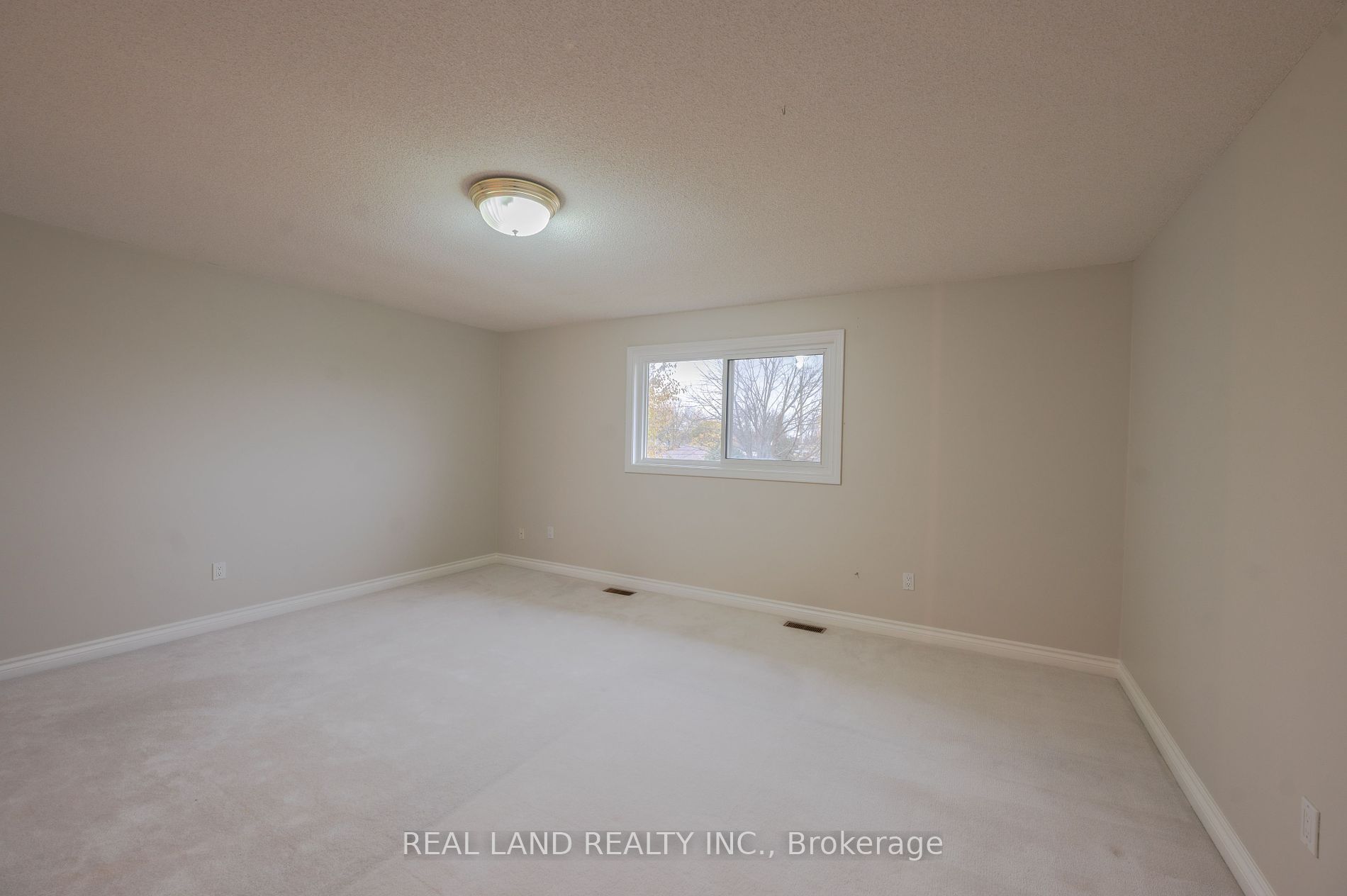 8042 Oakridge Drive
