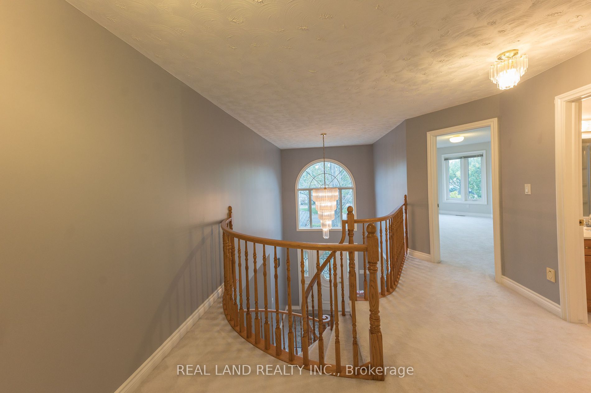 8042 Oakridge Drive