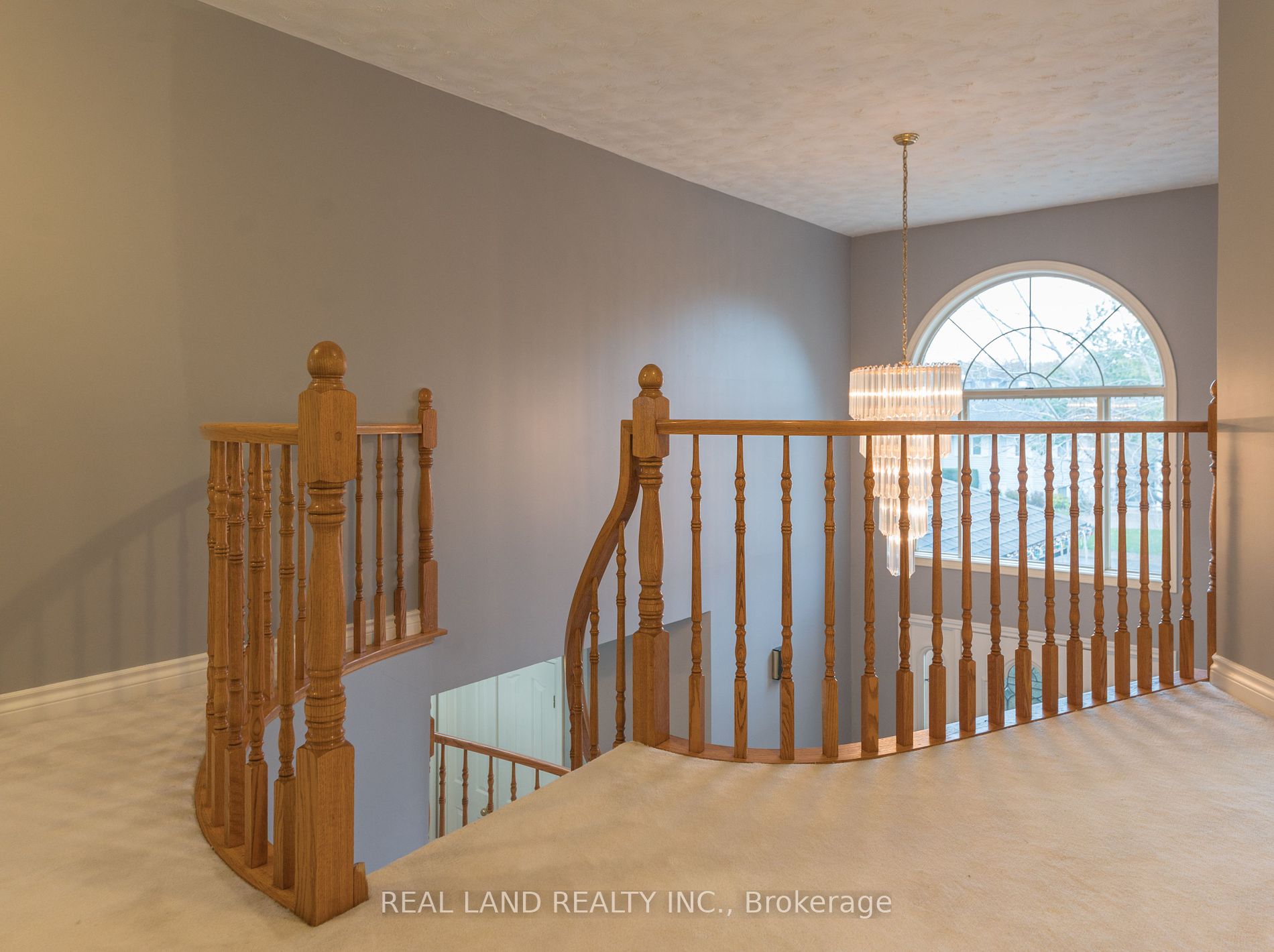 8042 Oakridge Drive