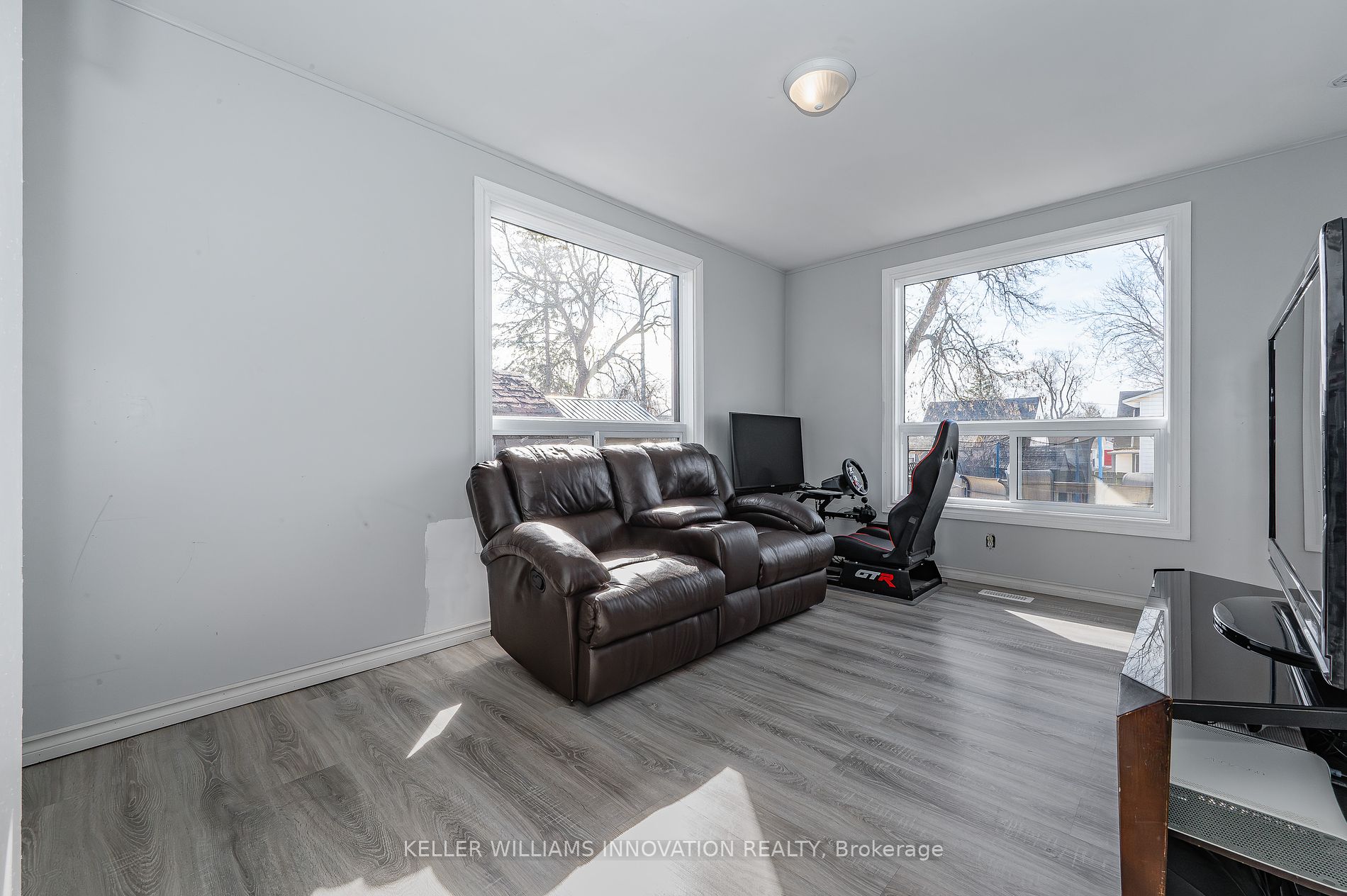 52 Aberdeen Avenue