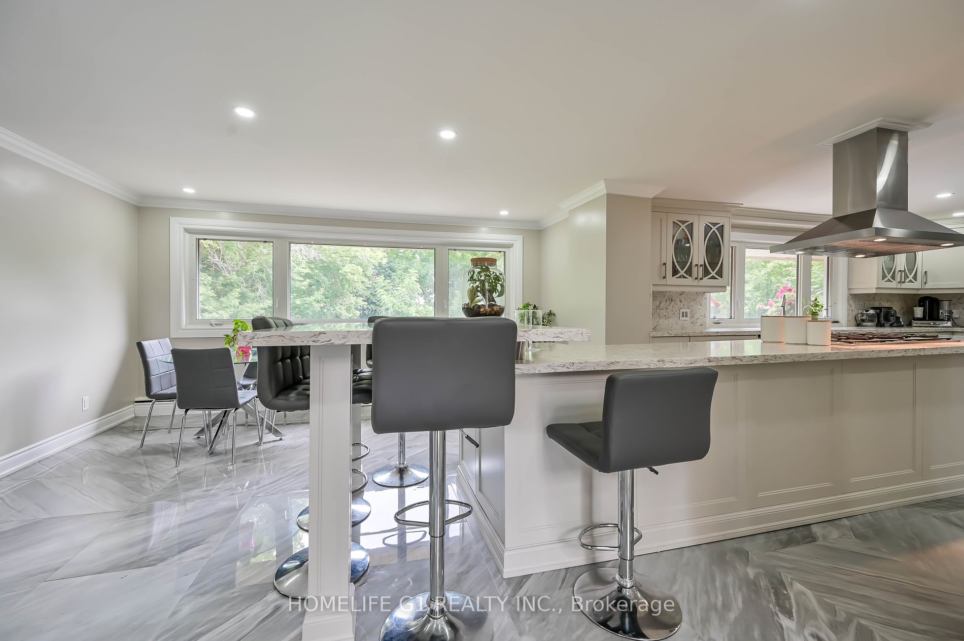 10 Douglas Pl