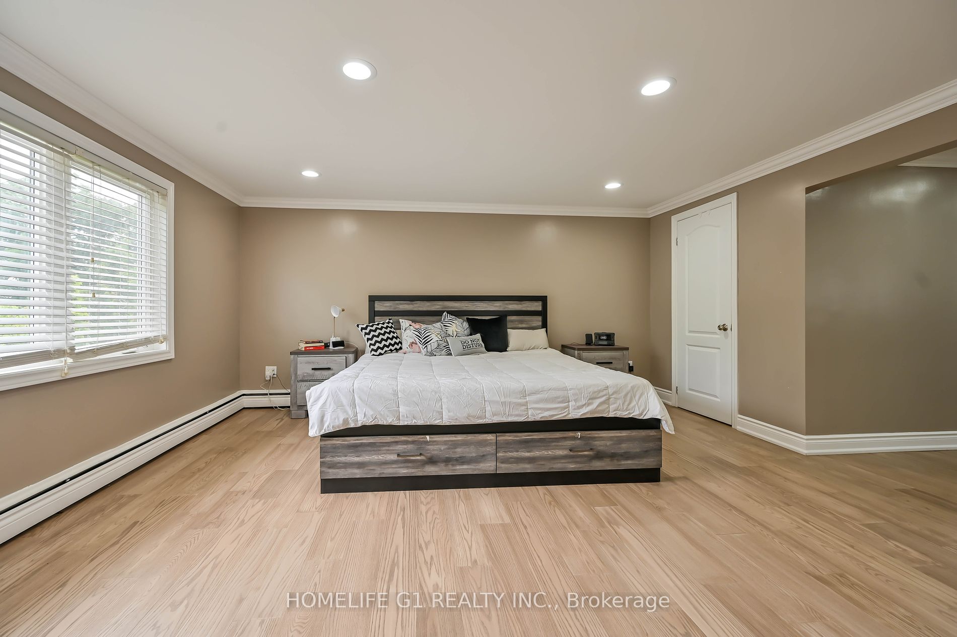 10 Douglas Pl
