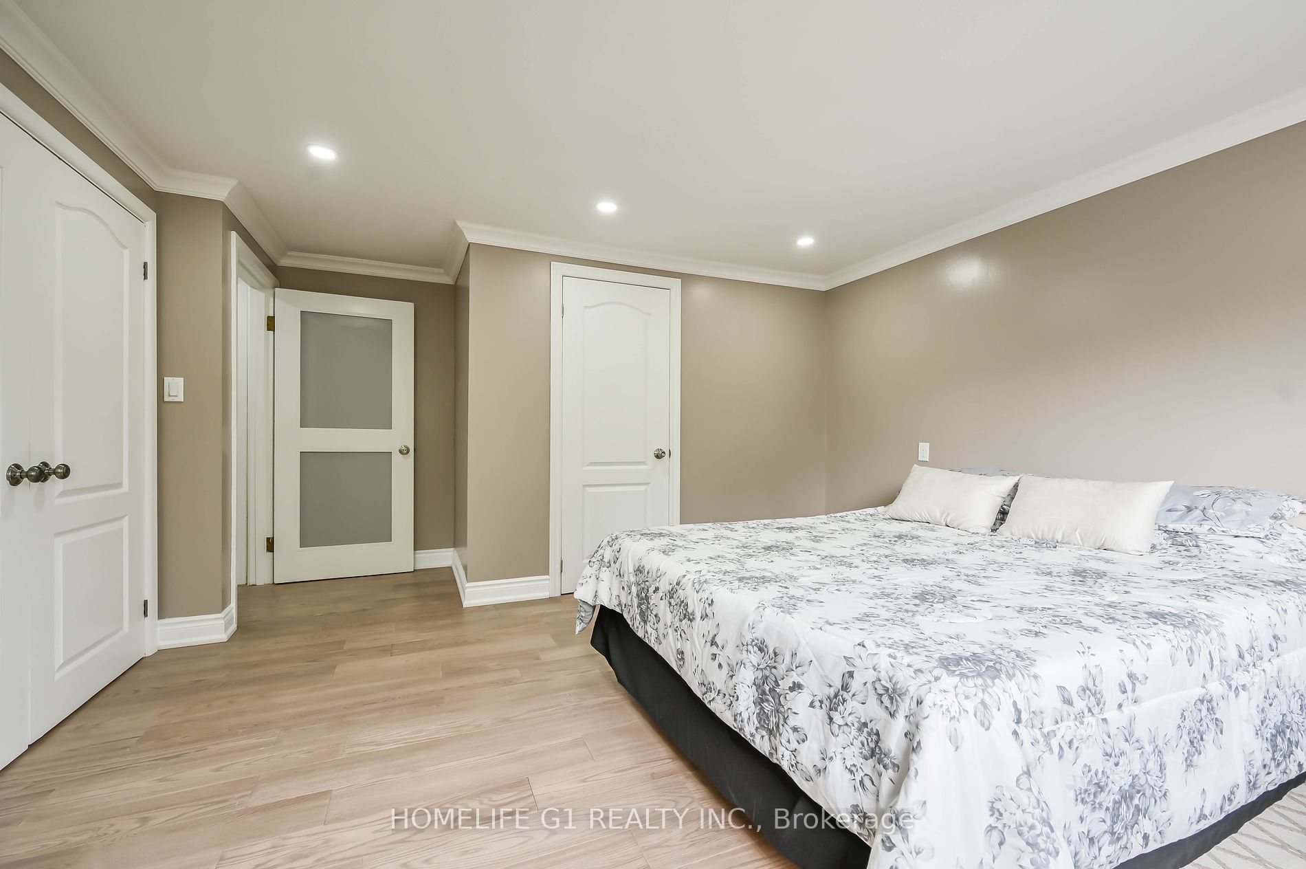 10 Douglas Pl